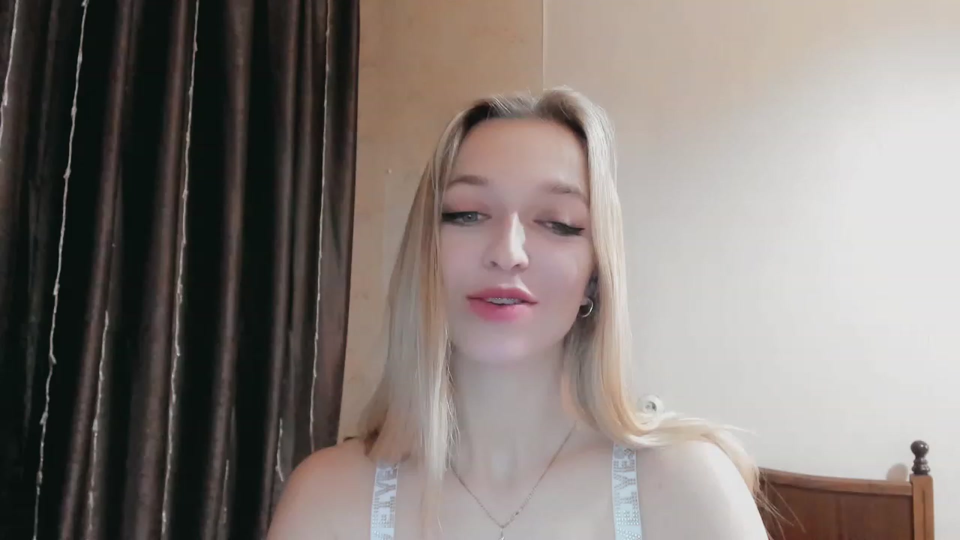 Gallery image thumbnail from Ambri_Lili's myfreecams stream on, 04/17/2023, 04:56 image 8 of 20