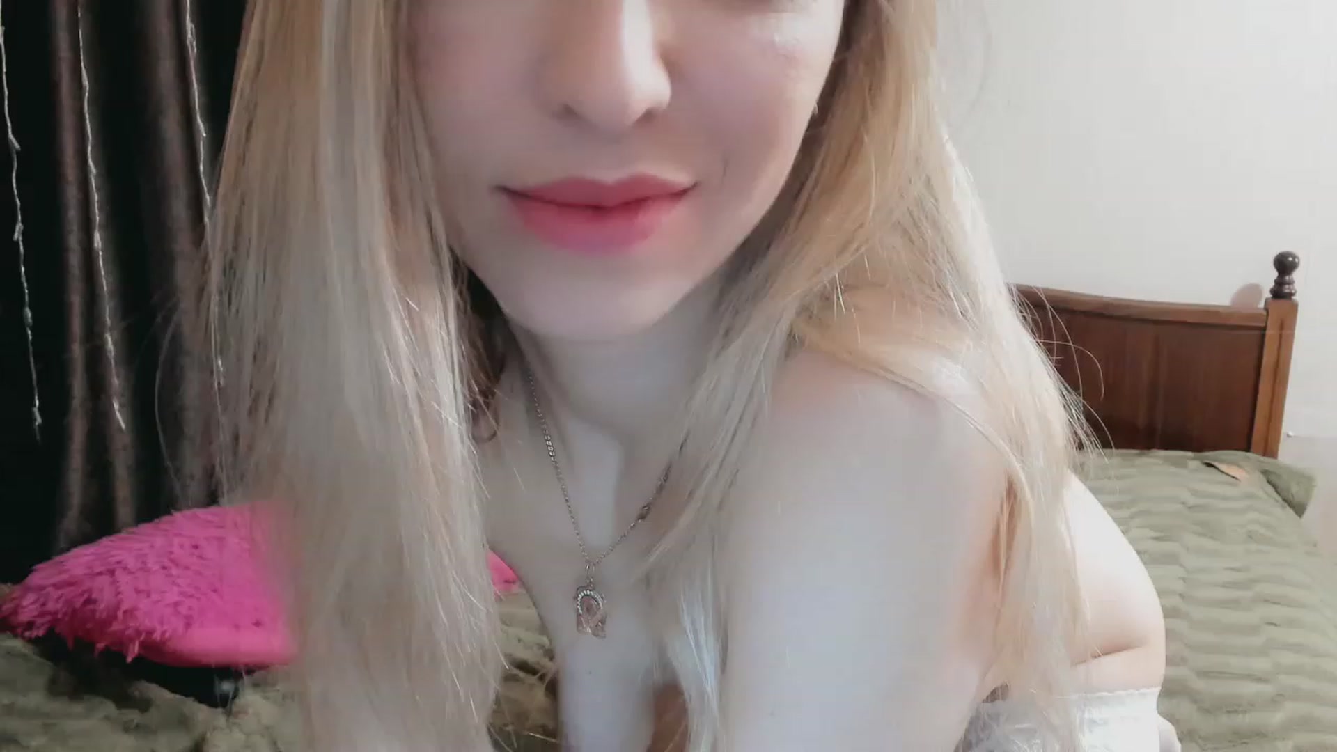 Gallery image thumbnail from Ambri_Lili's myfreecams stream on, 04/17/2023, 04:56 image 10 of 20