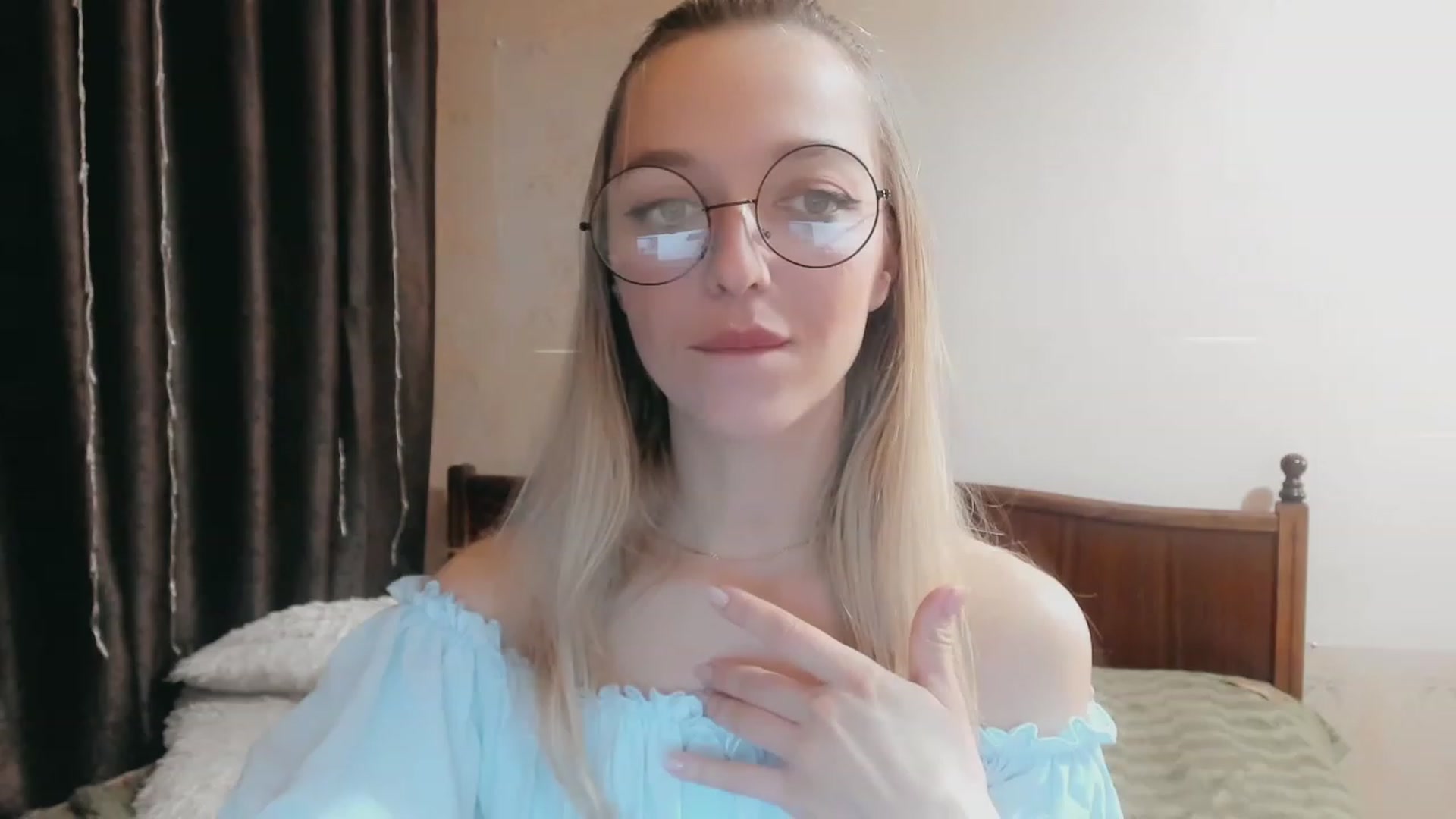 Gallery image thumbnail from Ambri_Lili's myfreecams stream on, 04/19/2023, 17:35 image 1 of 20