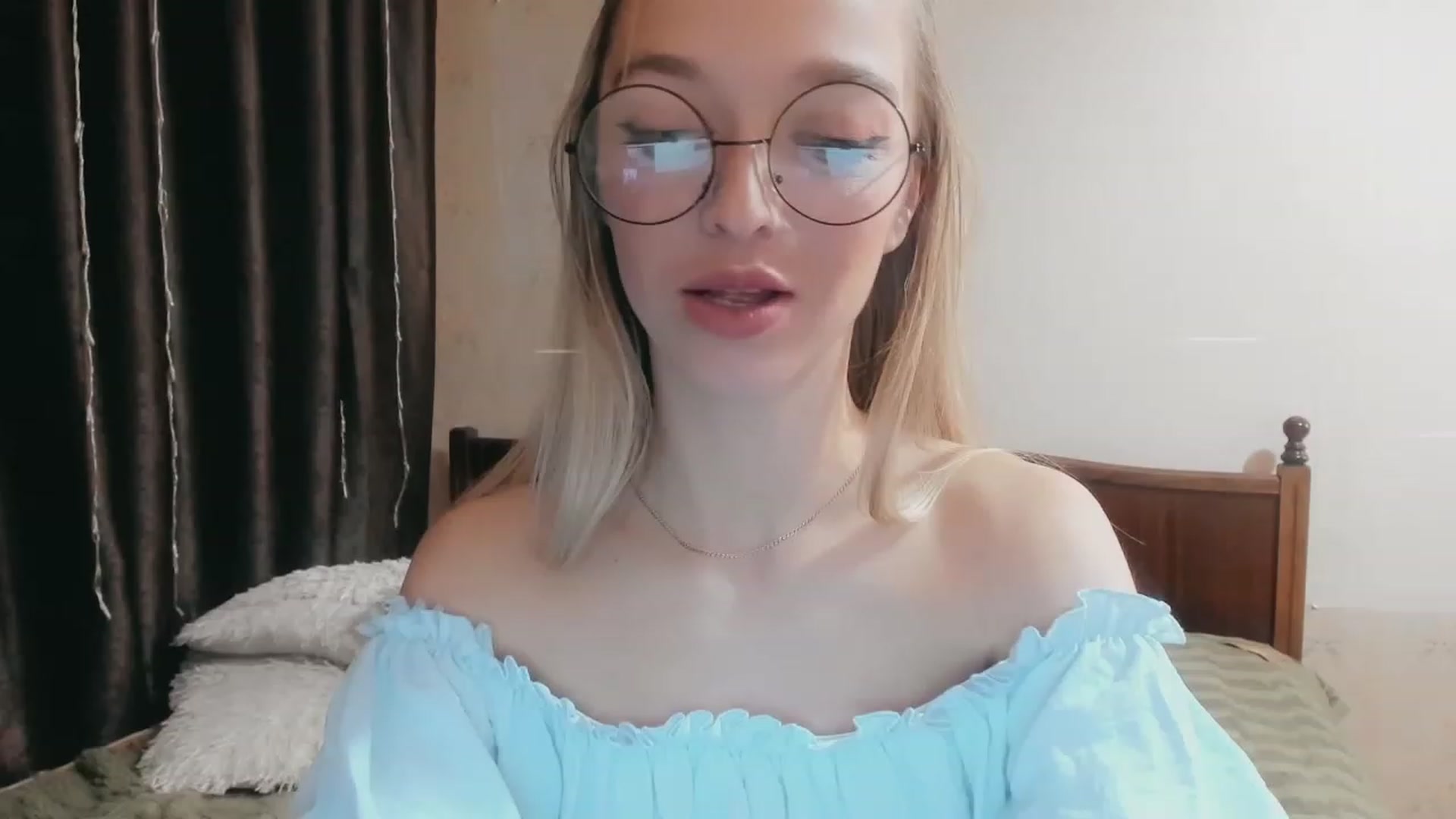 Gallery image thumbnail from Ambri_Lili's myfreecams stream on, 04/19/2023, 17:35 image 4 of 20