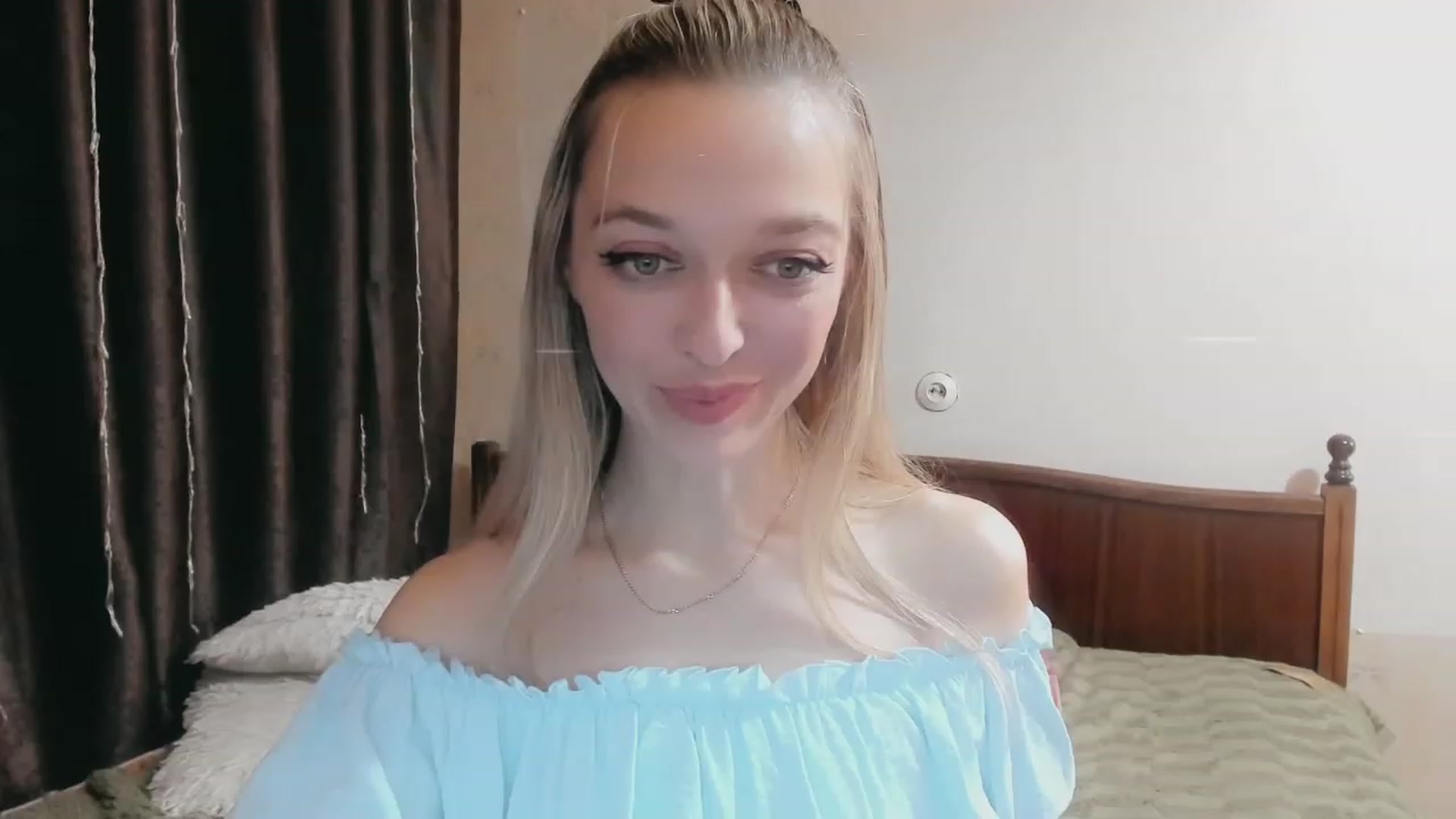 Gallery image thumbnail from Ambri_Lili's myfreecams stream on, 04/19/2023, 17:35 image 10 of 20