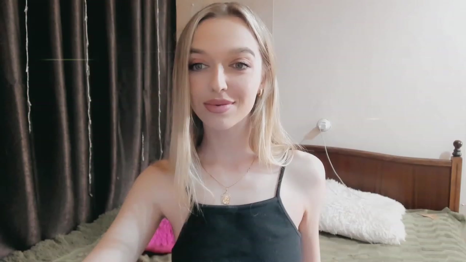 Gallery image thumbnail from Ambri_Lili's myfreecams stream on, 04/21/2023, 17:16 image 2 of 20