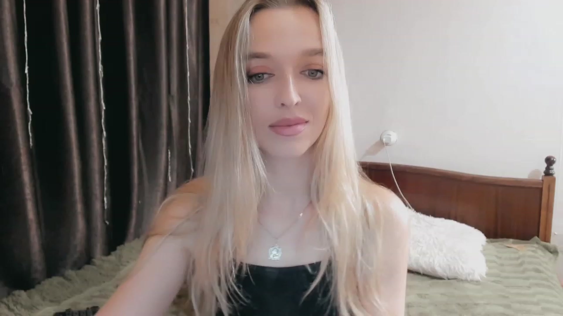 Gallery image thumbnail from Ambri_Lili's myfreecams stream on, 04/21/2023, 17:16 image 10 of 20