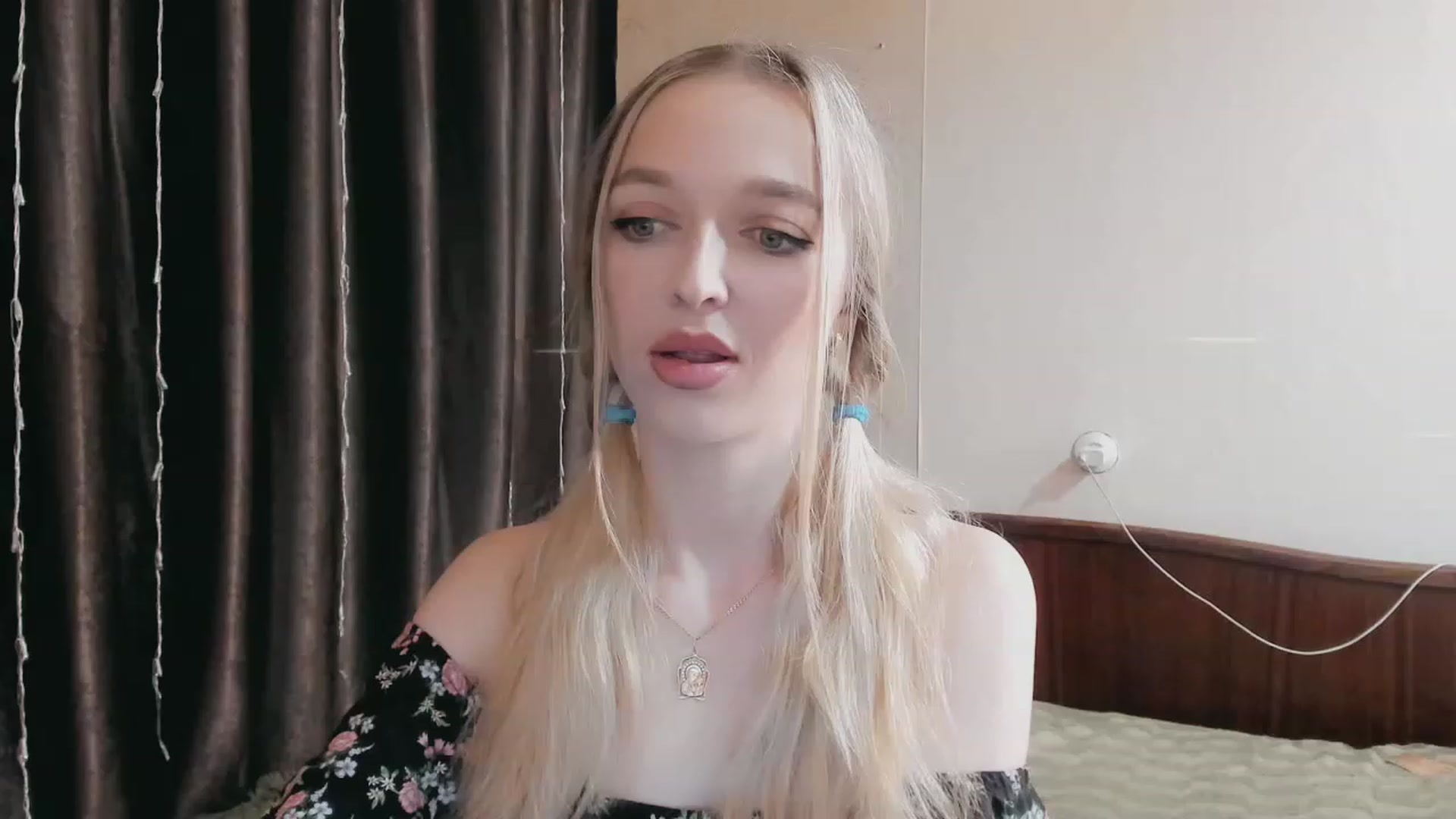 Gallery image thumbnail from Ambri_Lili's myfreecams stream on, 04/22/2023, 17:25 image 7 of 20