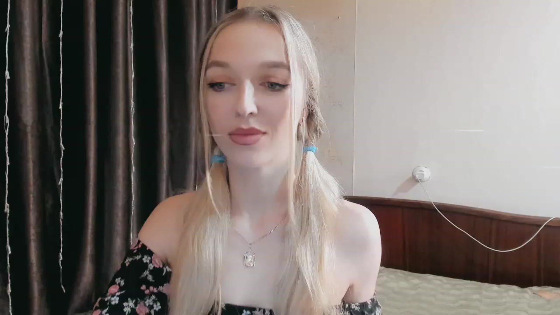 Gallery image thumbnail from Ambri_Lili's myfreecams stream on, 04/22/2023, 17:25 image 9 of 20