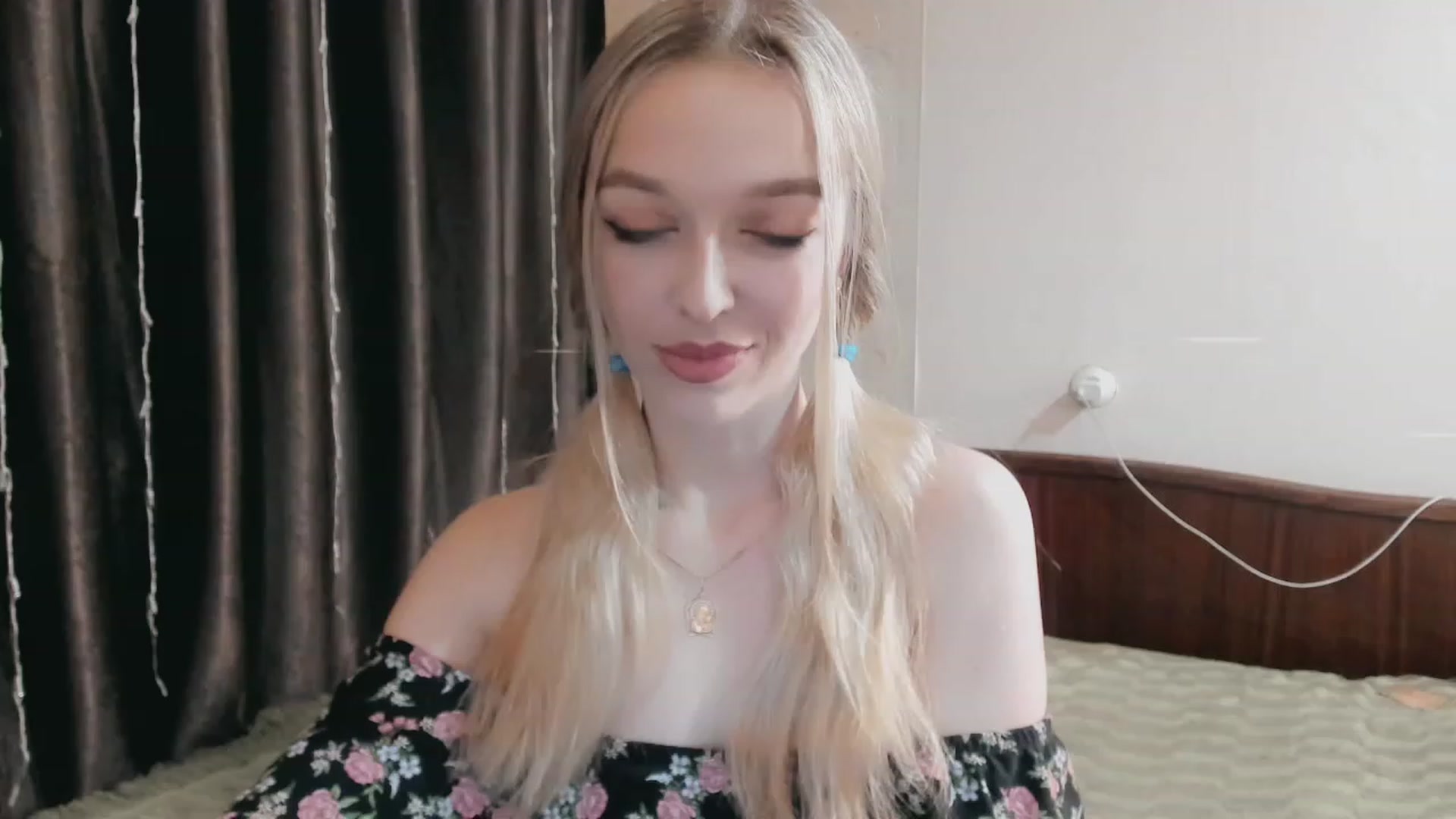 Gallery image thumbnail from Ambri_Lili's myfreecams stream on, 04/22/2023, 17:25 image 14 of 20