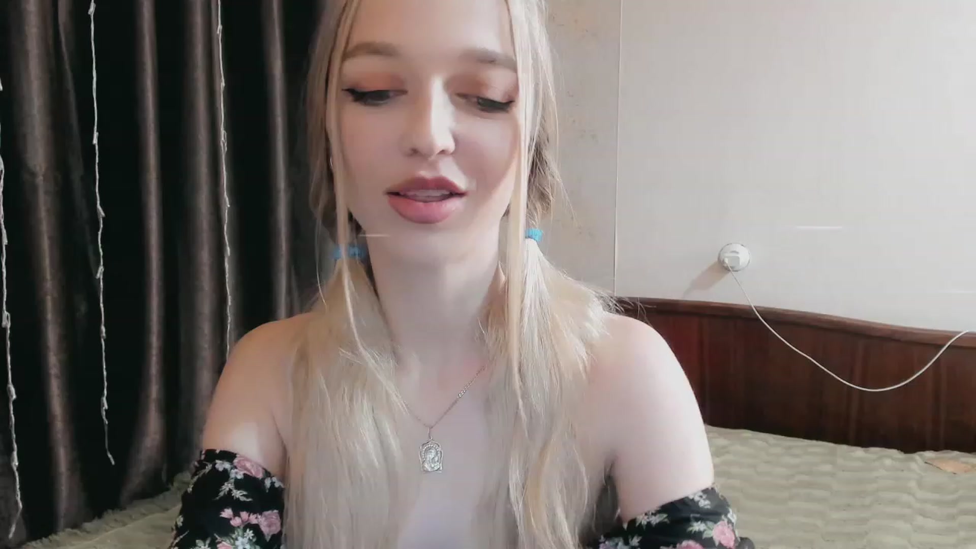 Gallery image thumbnail from Ambri_Lili's myfreecams stream on, 04/22/2023, 17:25 image 13 of 20