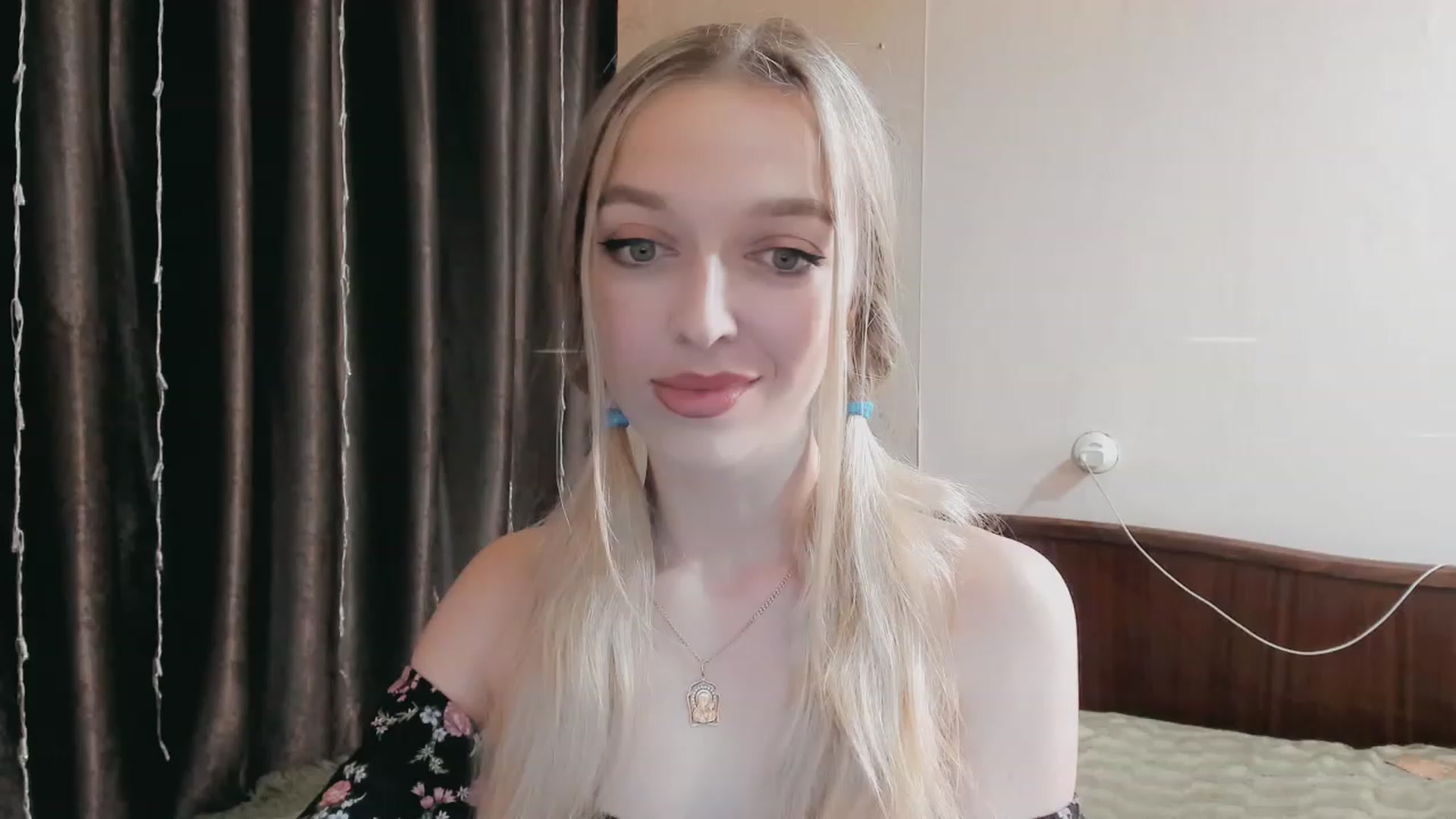 Gallery image thumbnail from Ambri_Lili's myfreecams stream on, 04/22/2023, 17:25 image 10 of 20