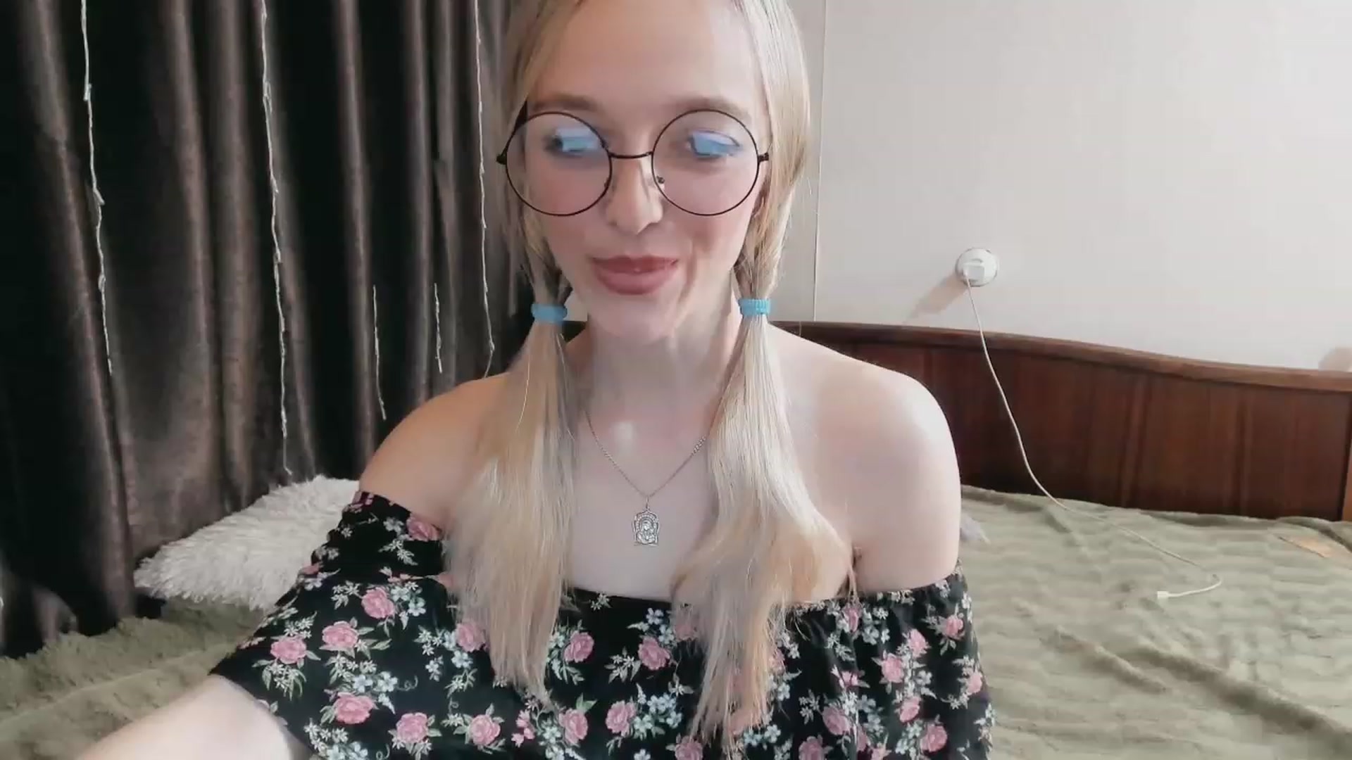 Gallery image thumbnail from Ambri_Lili's myfreecams stream on, 04/23/2023, 17:26 image 5 of 20