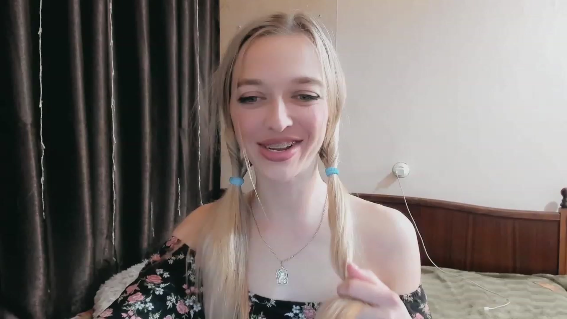 Gallery image thumbnail from Ambri_Lili's myfreecams stream on, 04/23/2023, 17:26 image 17 of 20