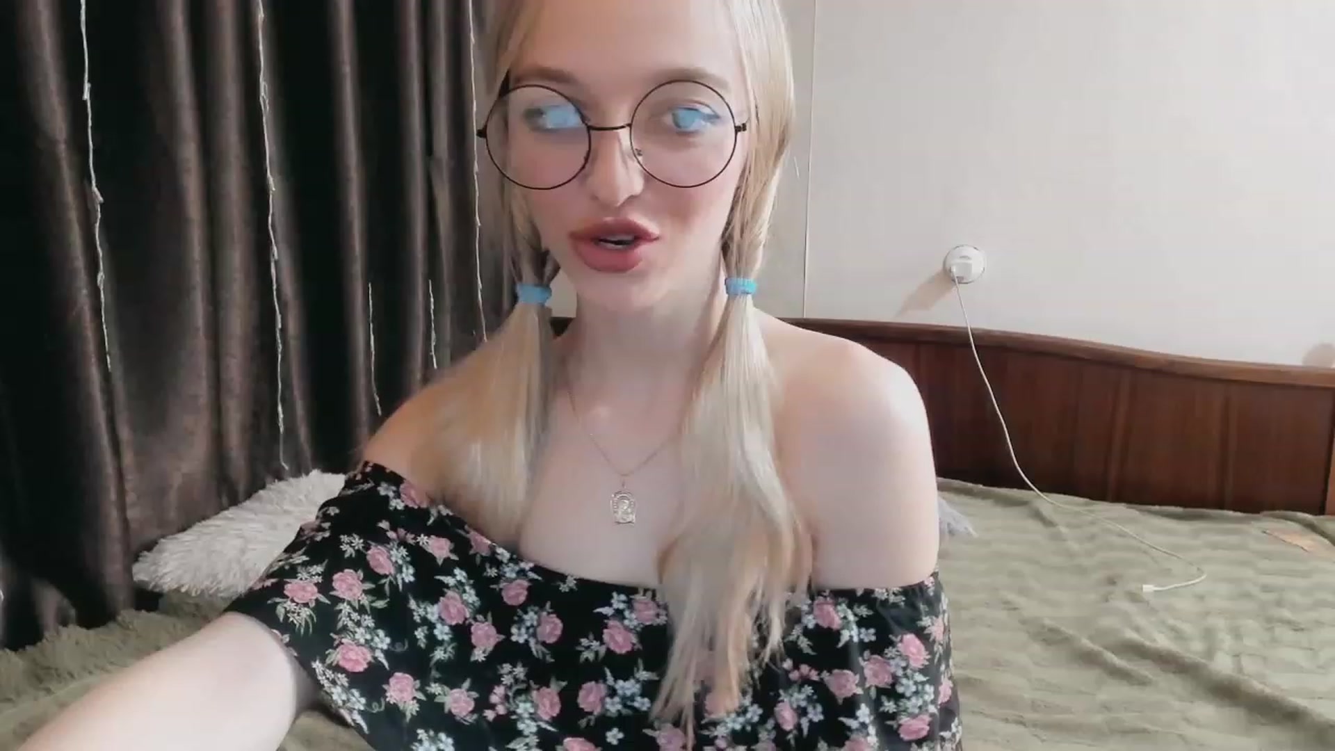 Gallery image thumbnail from Ambri_Lili's myfreecams stream on, 04/23/2023, 17:26 image 4 of 20