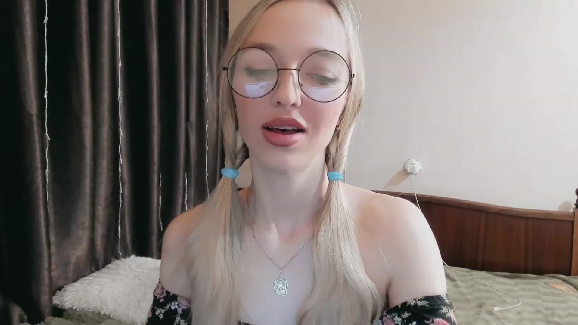Gallery image thumbnail from Ambri_Lili's myfreecams stream on, 04/23/2023, 17:26 image 3 of 20
