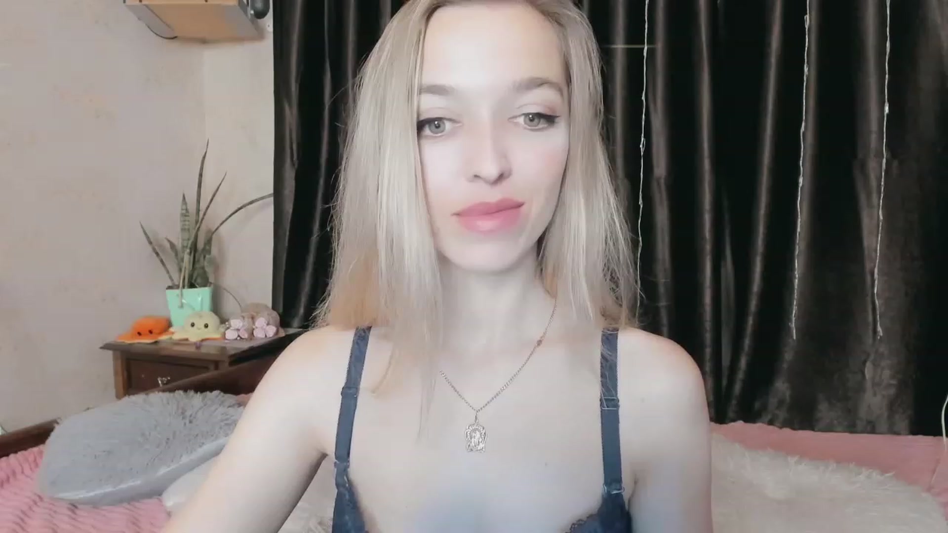 Gallery image thumbnail from Ambri_Lili's myfreecams stream on, 04/28/2023, 16:56 image 2 of 20