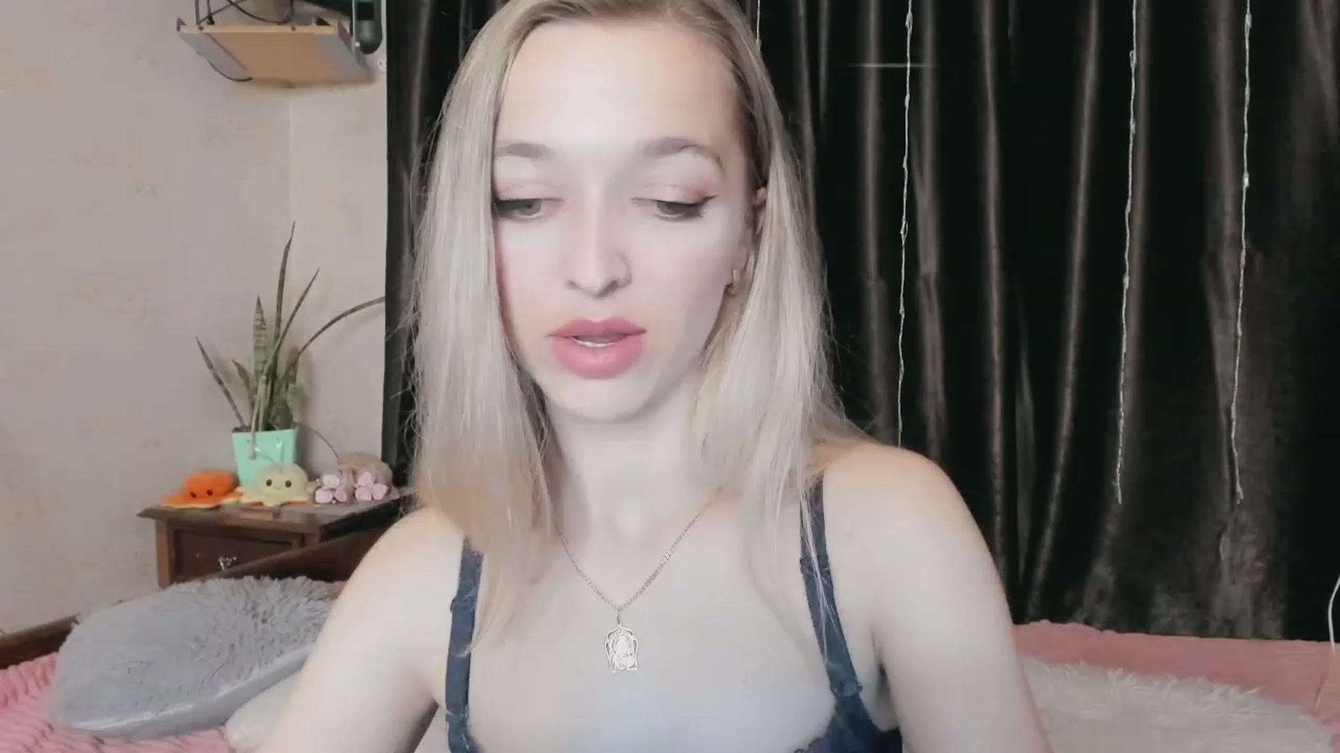 Gallery image thumbnail from Ambri_Lili's myfreecams stream on, 04/28/2023, 16:56 image 4 of 20