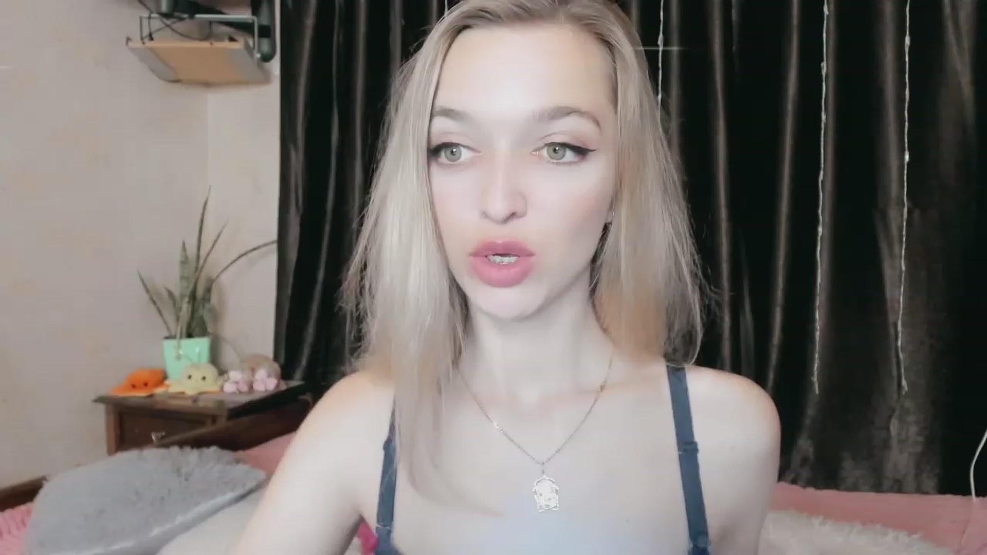 Gallery image thumbnail from Ambri_Lili's myfreecams stream on, 04/28/2023, 16:56 image 1 of 20