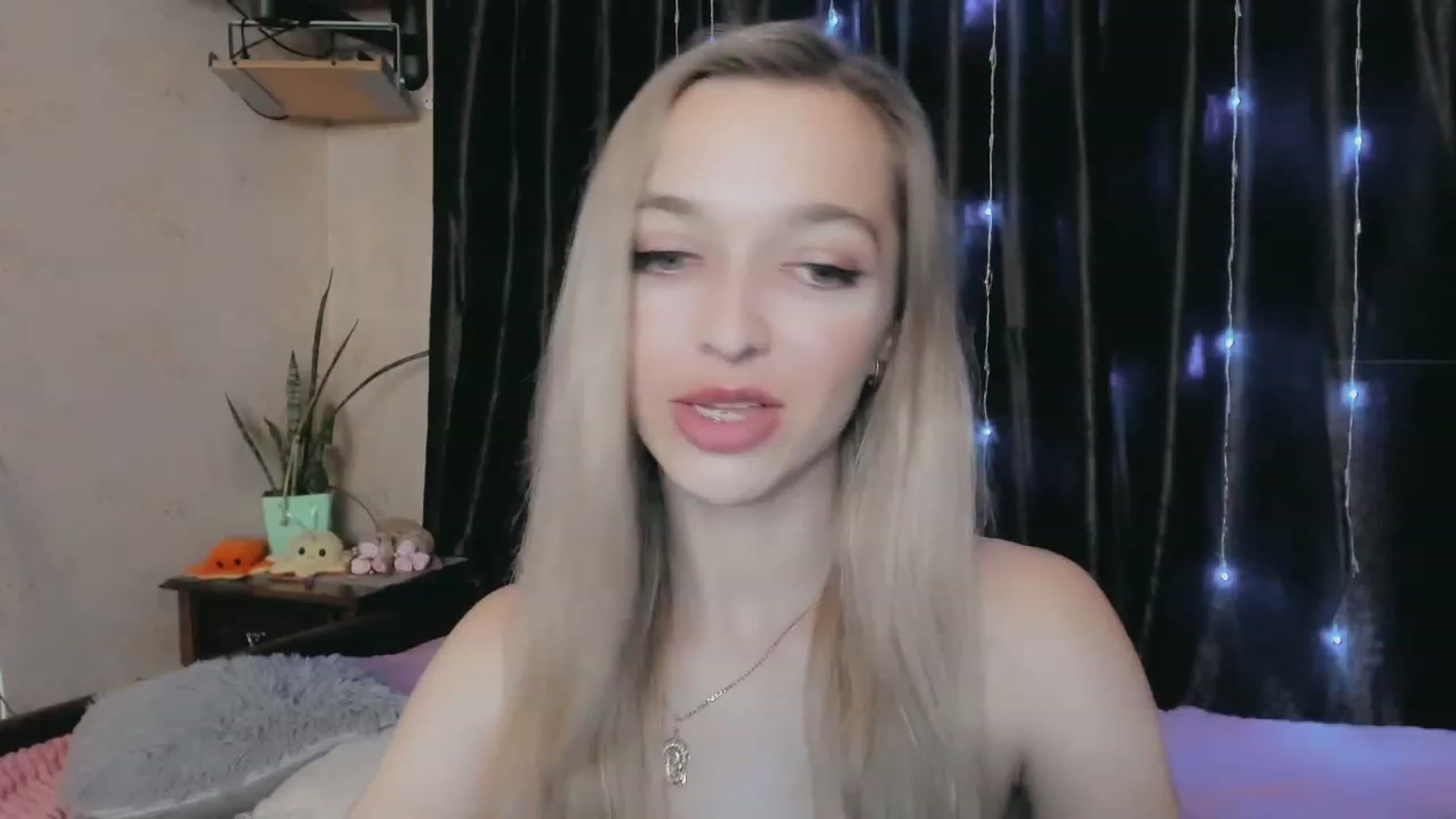 Gallery image thumbnail from Ambri_Lili's myfreecams stream on, 04/28/2023, 16:56 image 15 of 20
