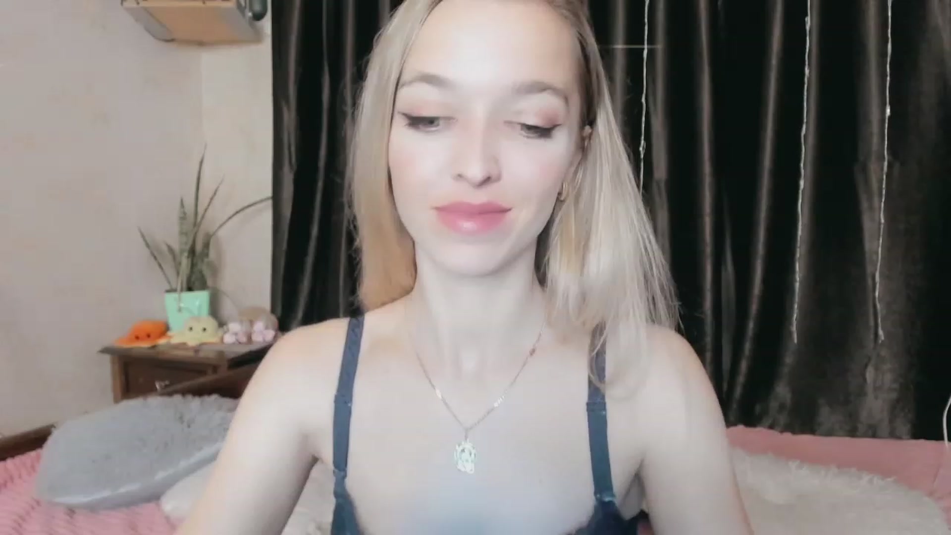 Gallery image thumbnail from Ambri_Lili's myfreecams stream on, 04/28/2023, 16:56 image 3 of 20