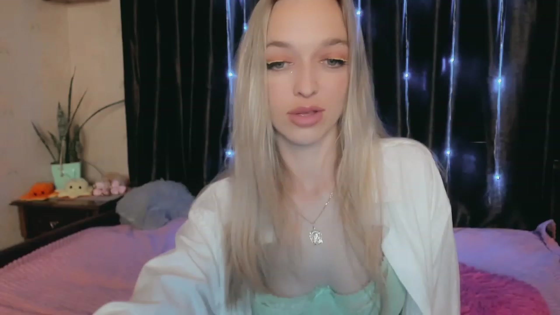 Gallery image thumbnail from Ambri_Lili's myfreecams stream on, 05/03/2023, 17:38 image 14 of 20
