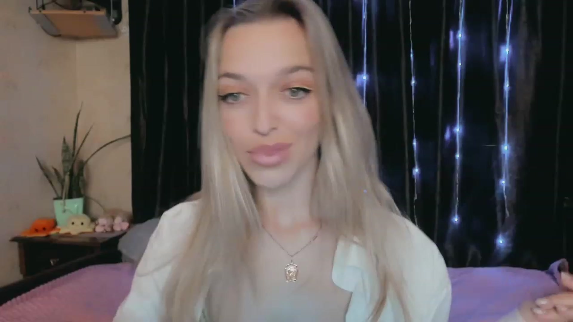 Gallery image thumbnail from Ambri_Lili's myfreecams stream on, 05/03/2023, 17:38 image 20 of 20