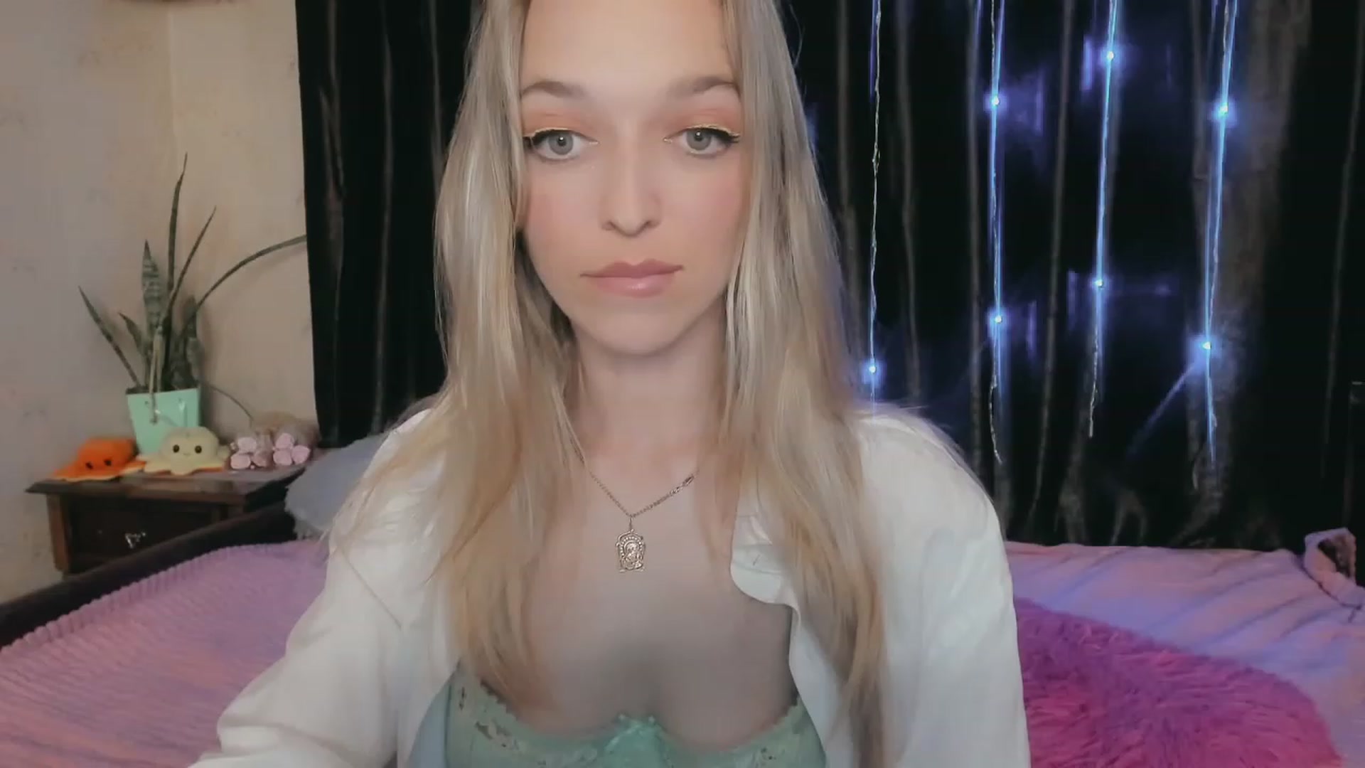 Gallery image thumbnail from Ambri_Lili's myfreecams stream on, 05/03/2023, 17:38 image 9 of 20