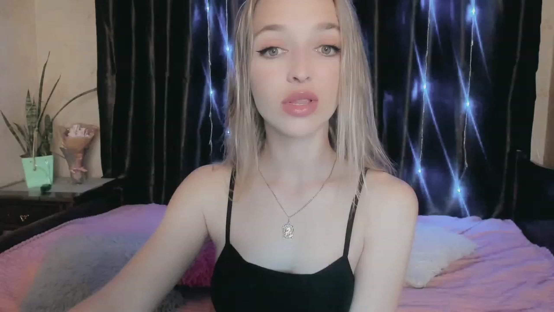 Gallery image thumbnail from Ambri_Lili's myfreecams stream on, 05/04/2023, 16:40 image 3 of 20