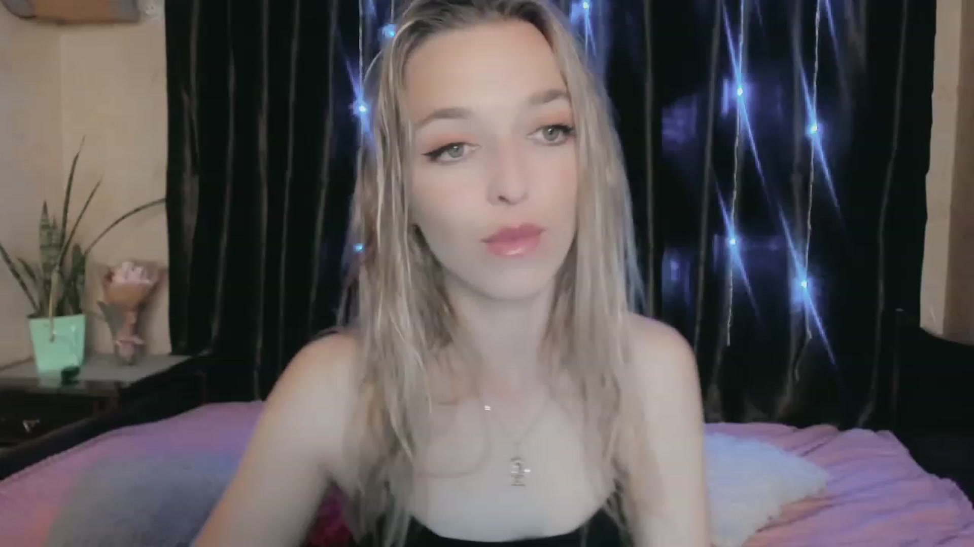 Gallery image thumbnail from Ambri_Lili's myfreecams stream on, 05/04/2023, 16:40 image 2 of 20