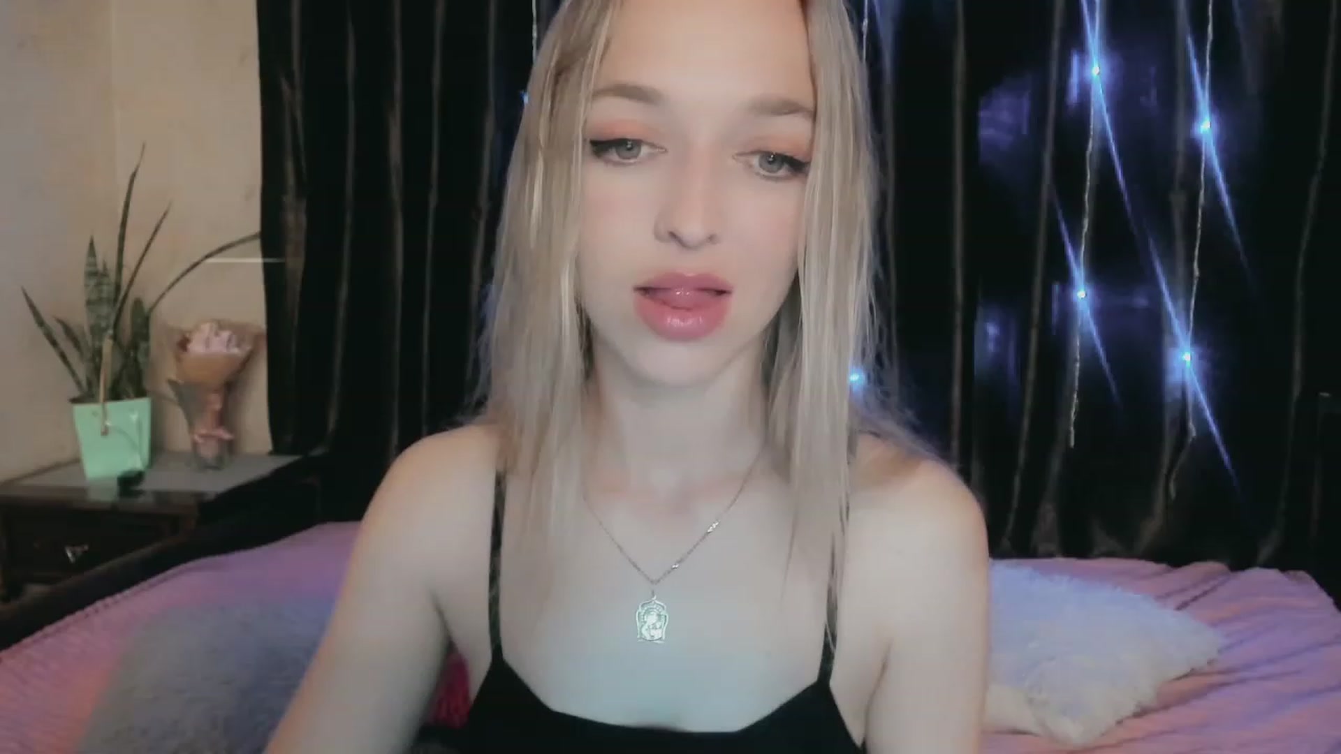 Gallery image thumbnail from Ambri_Lili's myfreecams stream on, 05/04/2023, 16:40 image 14 of 20