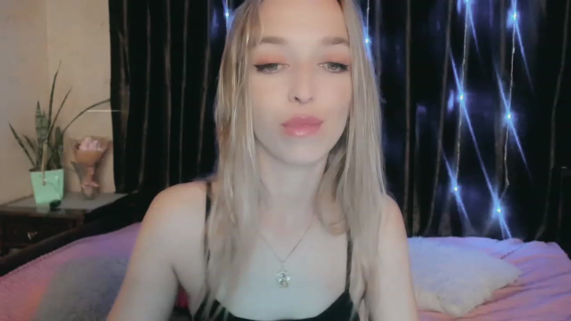 Gallery image thumbnail from Ambri_Lili's myfreecams stream on, 05/04/2023, 16:40 image 9 of 20