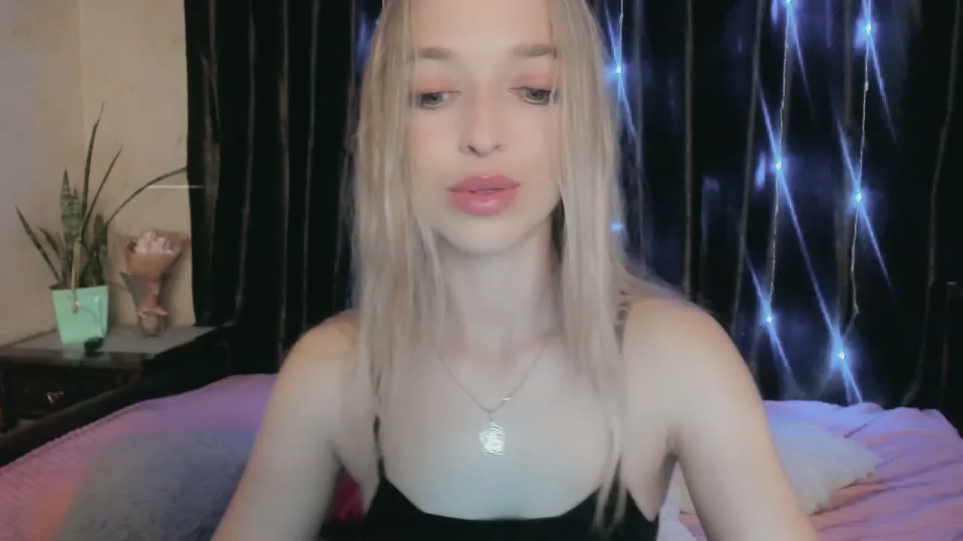Gallery image thumbnail from Ambri_Lili's myfreecams stream on, 05/04/2023, 16:40 image 15 of 20