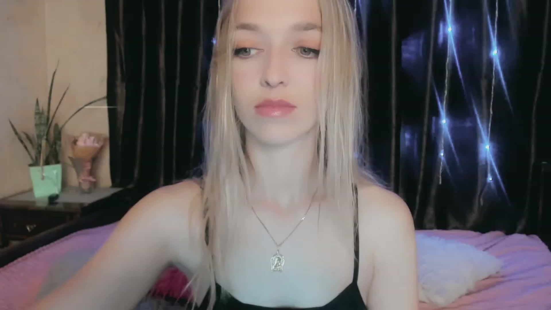 Gallery image thumbnail from Ambri_Lili's myfreecams stream on, 05/04/2023, 16:40 image 12 of 20