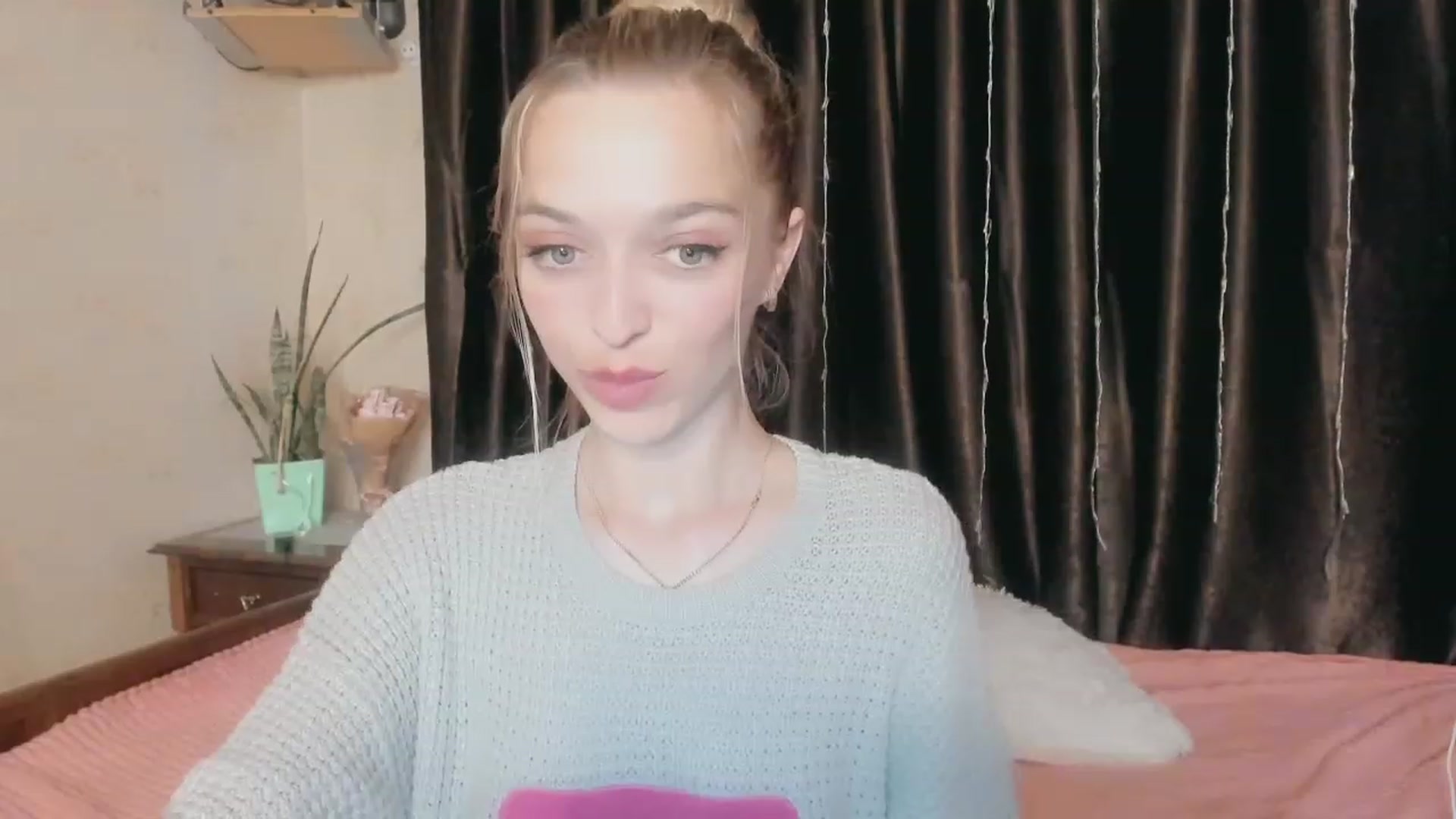 Gallery image thumbnail from Ambri_Lili's myfreecams stream on, 05/05/2023, 17:18 image 15 of 20
