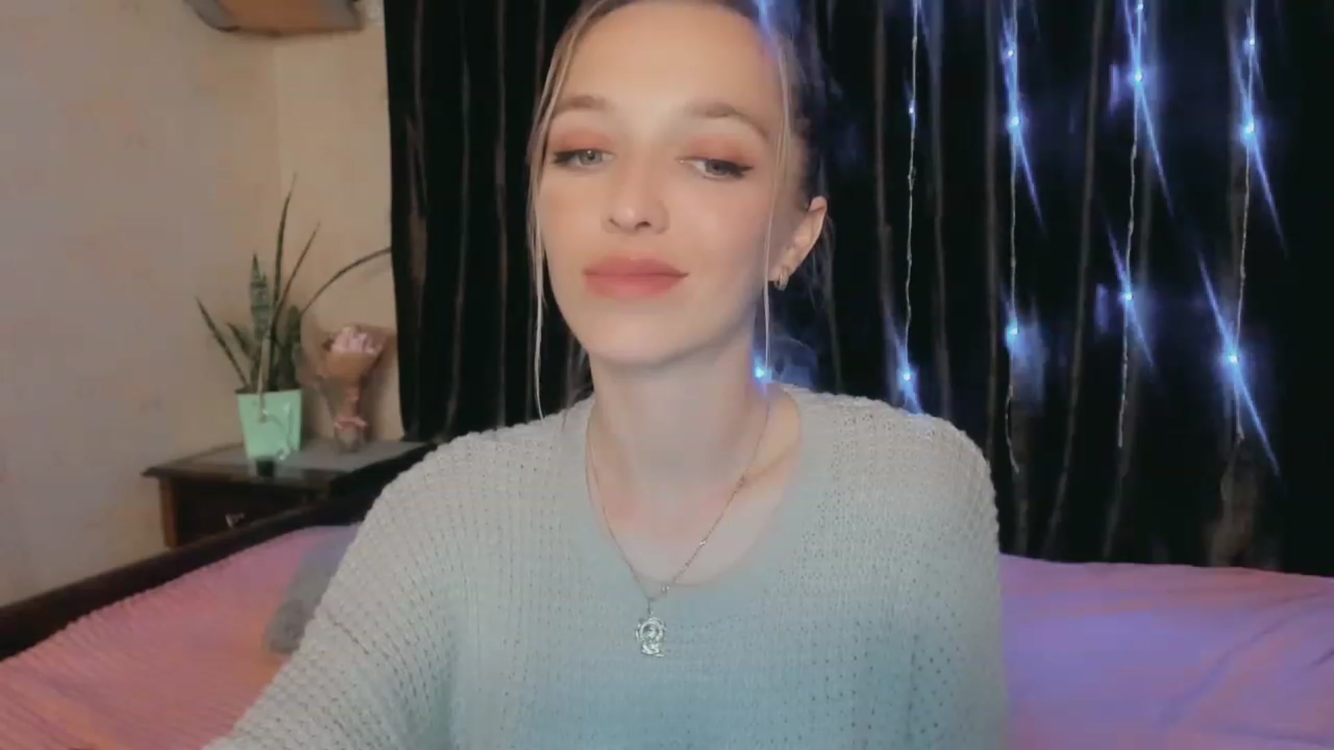 Gallery image thumbnail from Ambri_Lili's myfreecams stream on, 05/05/2023, 17:18 image 18 of 20