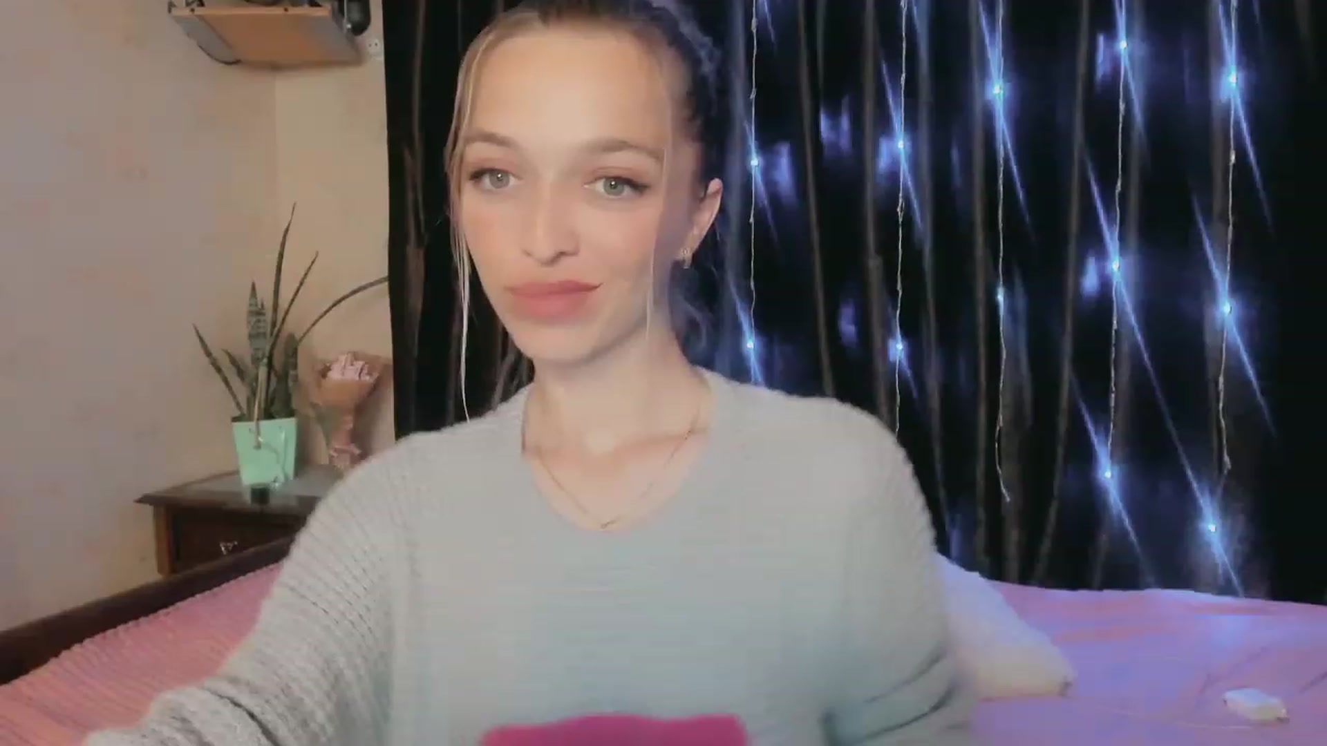Gallery image thumbnail from Ambri_Lili's myfreecams stream on, 05/05/2023, 17:18 image 11 of 20