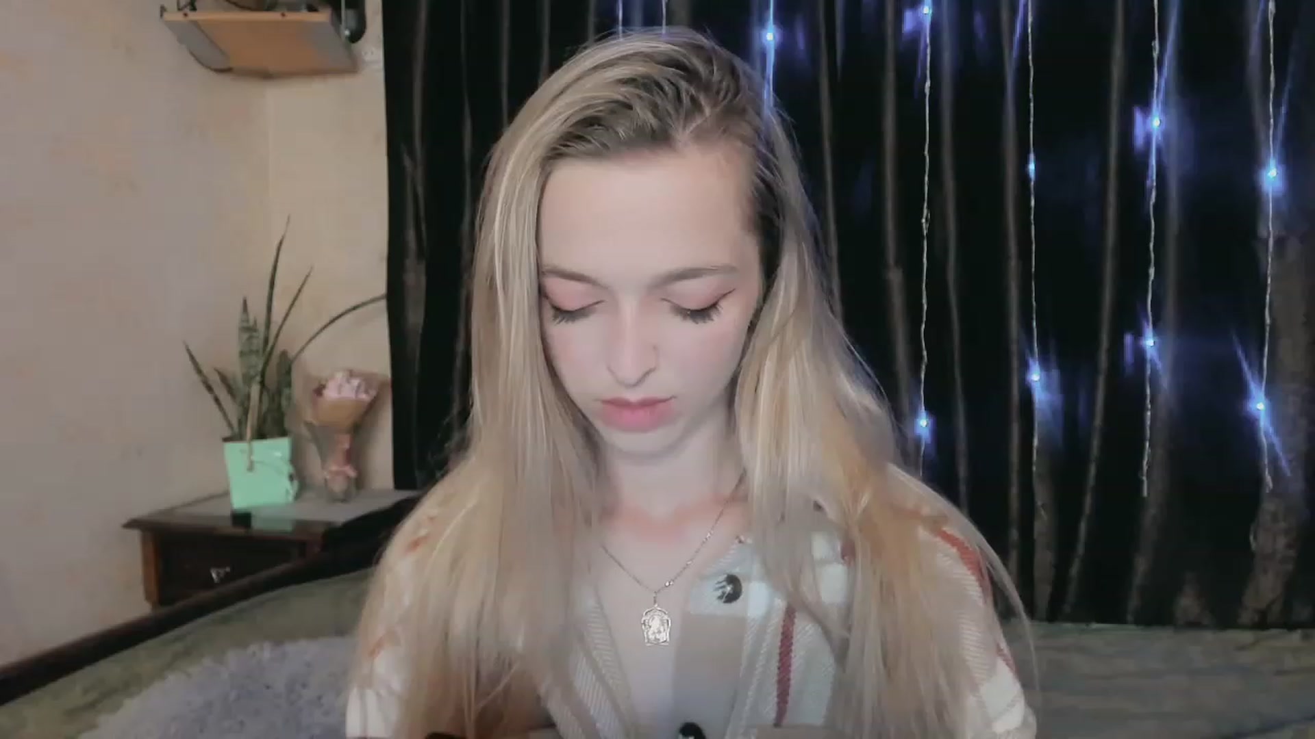 Gallery image thumbnail from Ambri_Lili's myfreecams stream on, 05/06/2023, 17:49 image 19 of 20