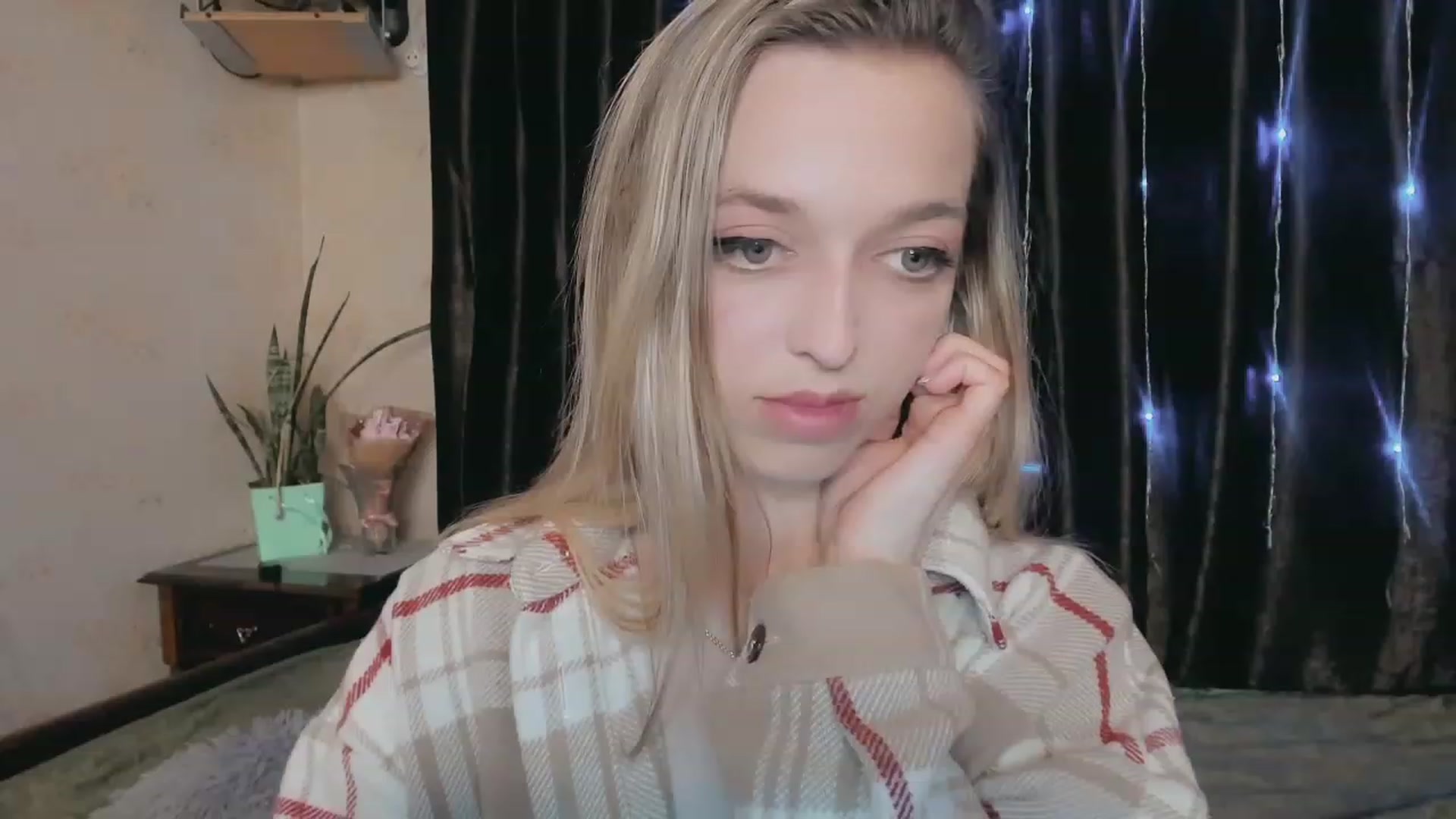Gallery image thumbnail from Ambri_Lili's myfreecams stream on, 05/06/2023, 17:49 image 18 of 20