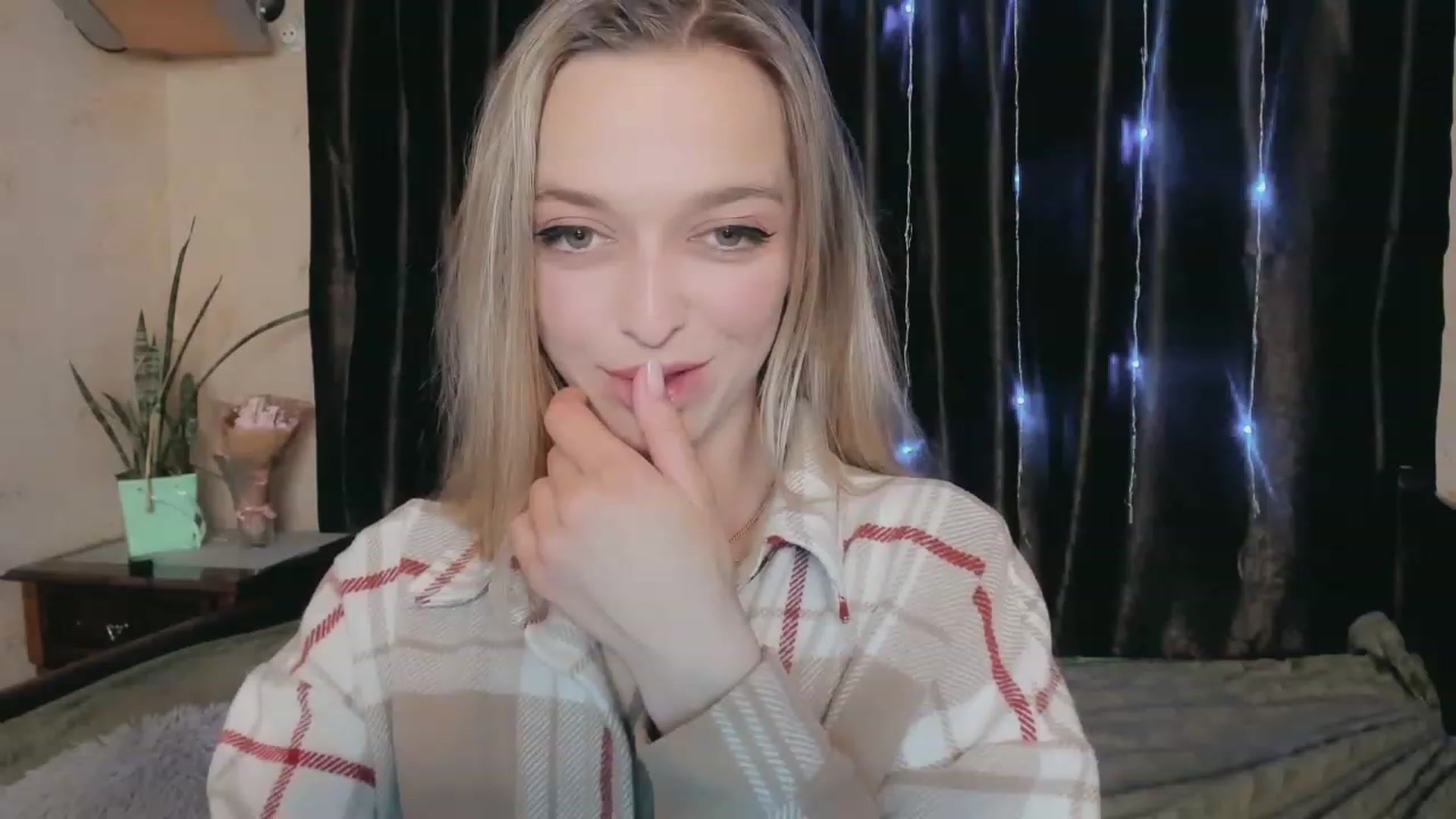 Gallery image thumbnail from Ambri_Lili's myfreecams stream on, 05/06/2023, 17:49 image 2 of 20