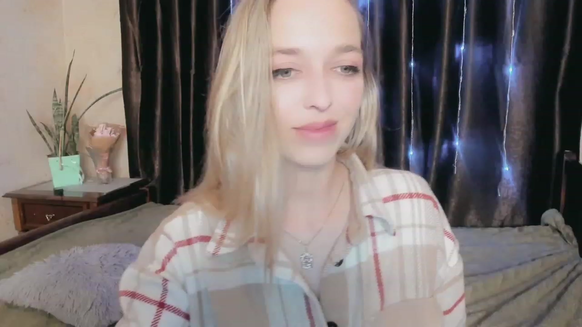 Gallery image thumbnail from Ambri_Lili's myfreecams stream on, 05/06/2023, 17:49 image 6 of 20