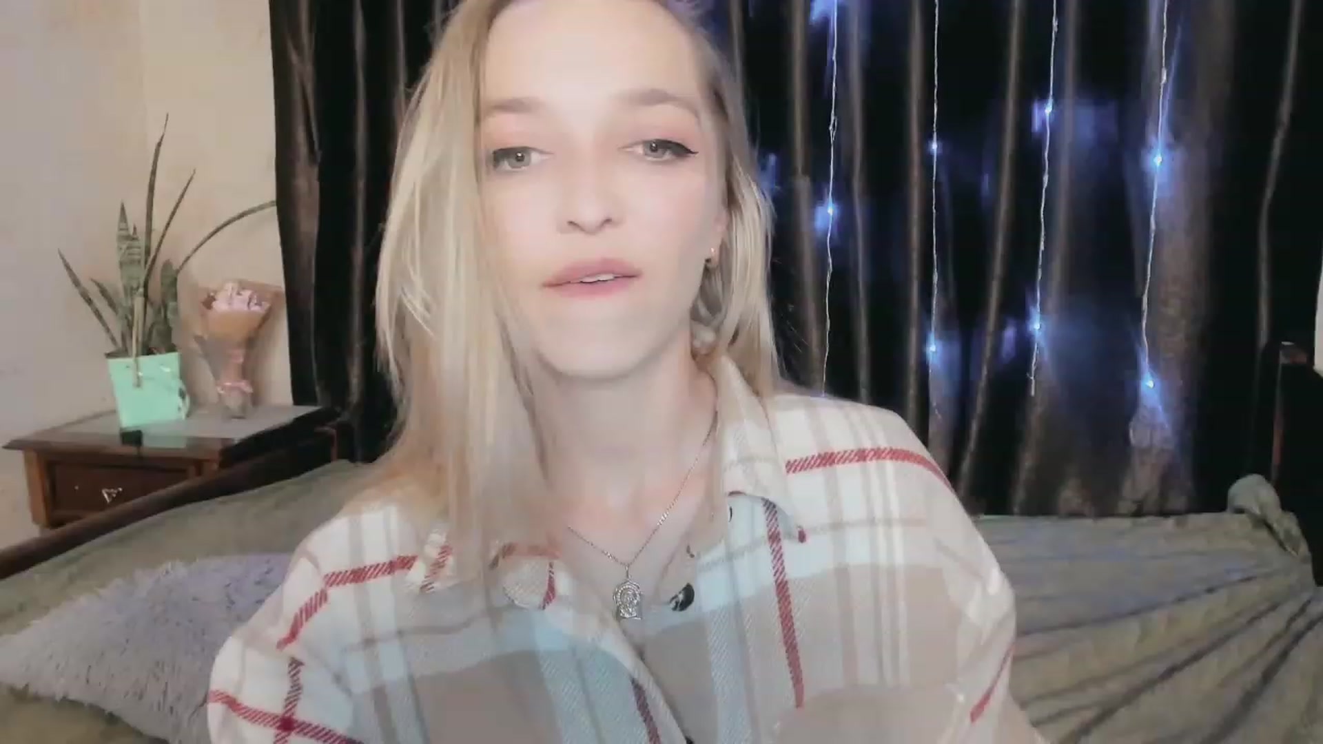 Gallery image thumbnail from Ambri_Lili's myfreecams stream on, 05/06/2023, 17:49 image 7 of 20