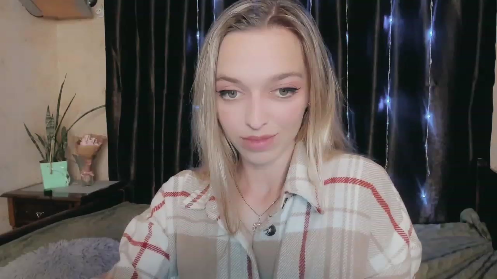 Gallery image thumbnail from Ambri_Lili's myfreecams stream on, 05/06/2023, 17:49 image 3 of 20