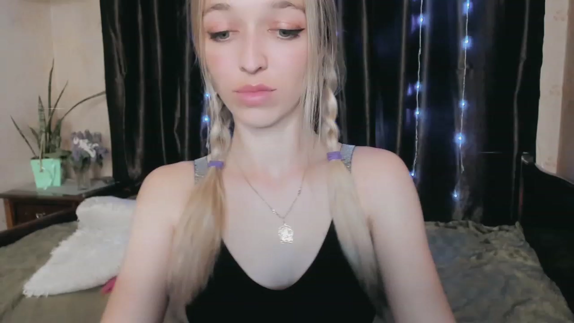 Gallery image thumbnail from Ambri_Lili's myfreecams stream on, 05/13/2023, 18:00 image 13 of 20