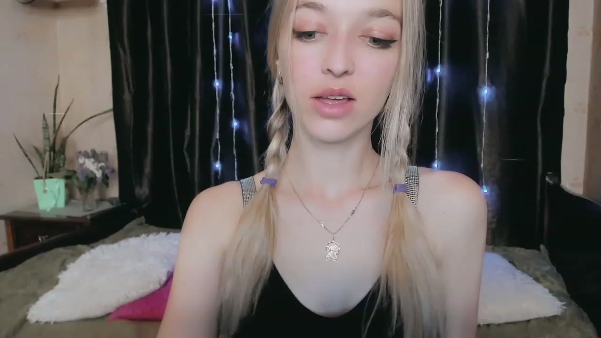 Gallery image thumbnail from Ambri_Lili's myfreecams stream on, 05/13/2023, 18:00 image 9 of 20
