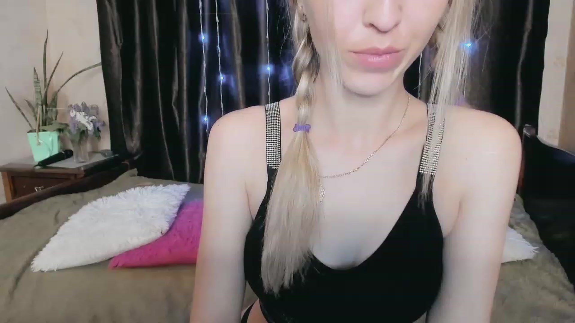 Gallery image thumbnail from Ambri_Lili's myfreecams stream on, 05/13/2023, 18:00 image 2 of 20