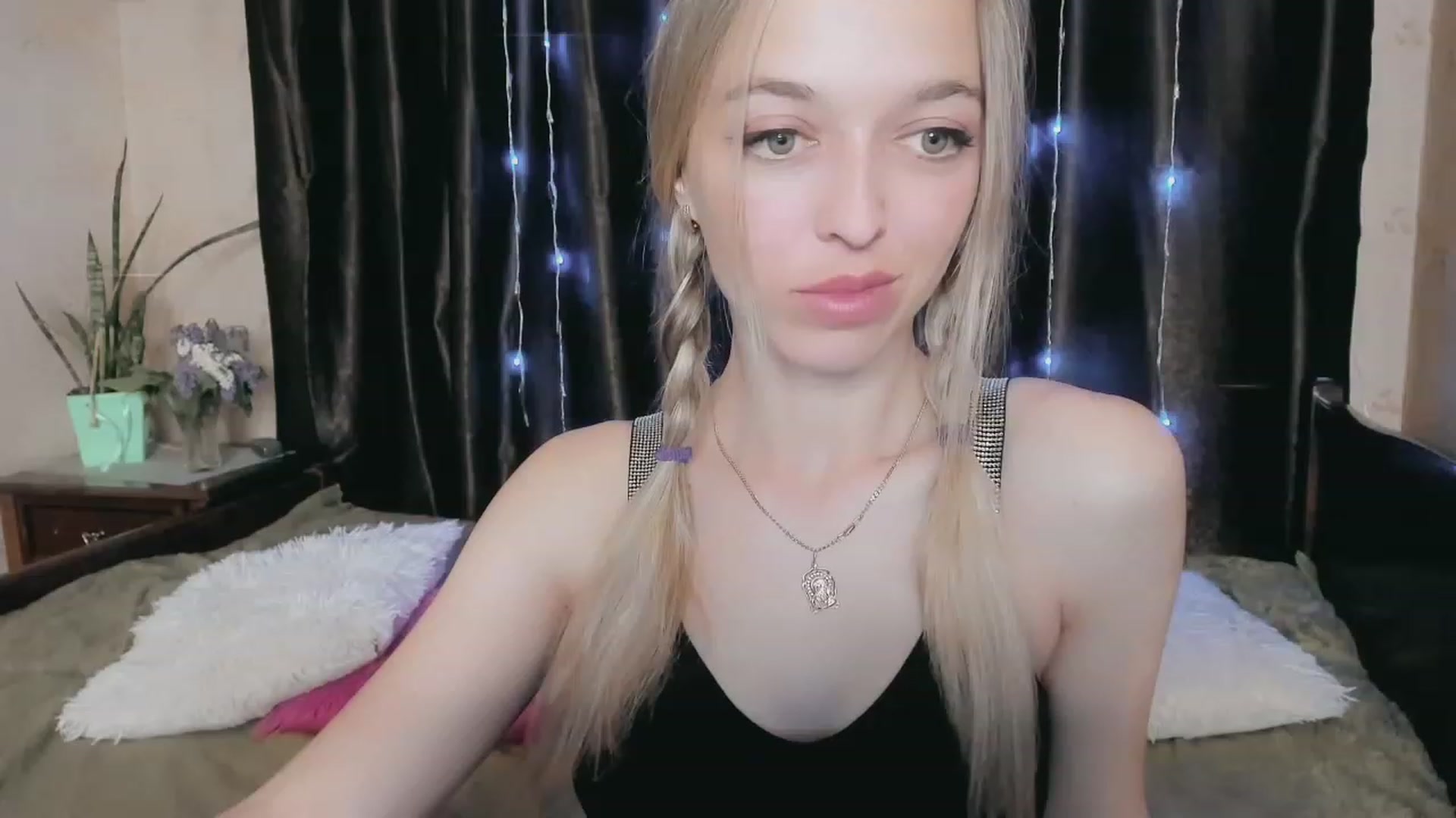Gallery image thumbnail from Ambri_Lili's myfreecams stream on, 05/13/2023, 18:00 image 5 of 20