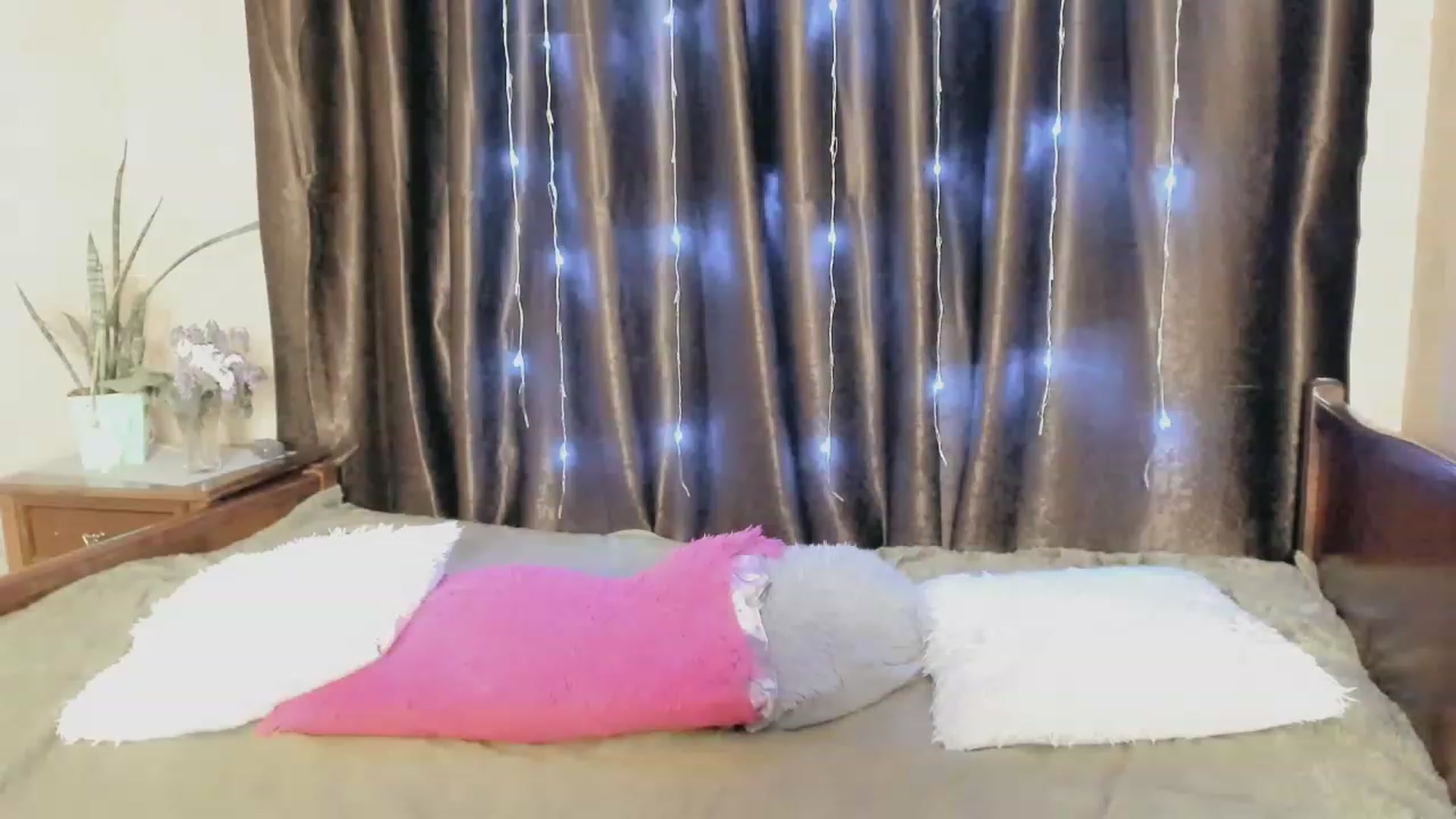 Gallery image thumbnail from Ambri_Lili's myfreecams stream on, 05/13/2023, 18:00 image 6 of 20