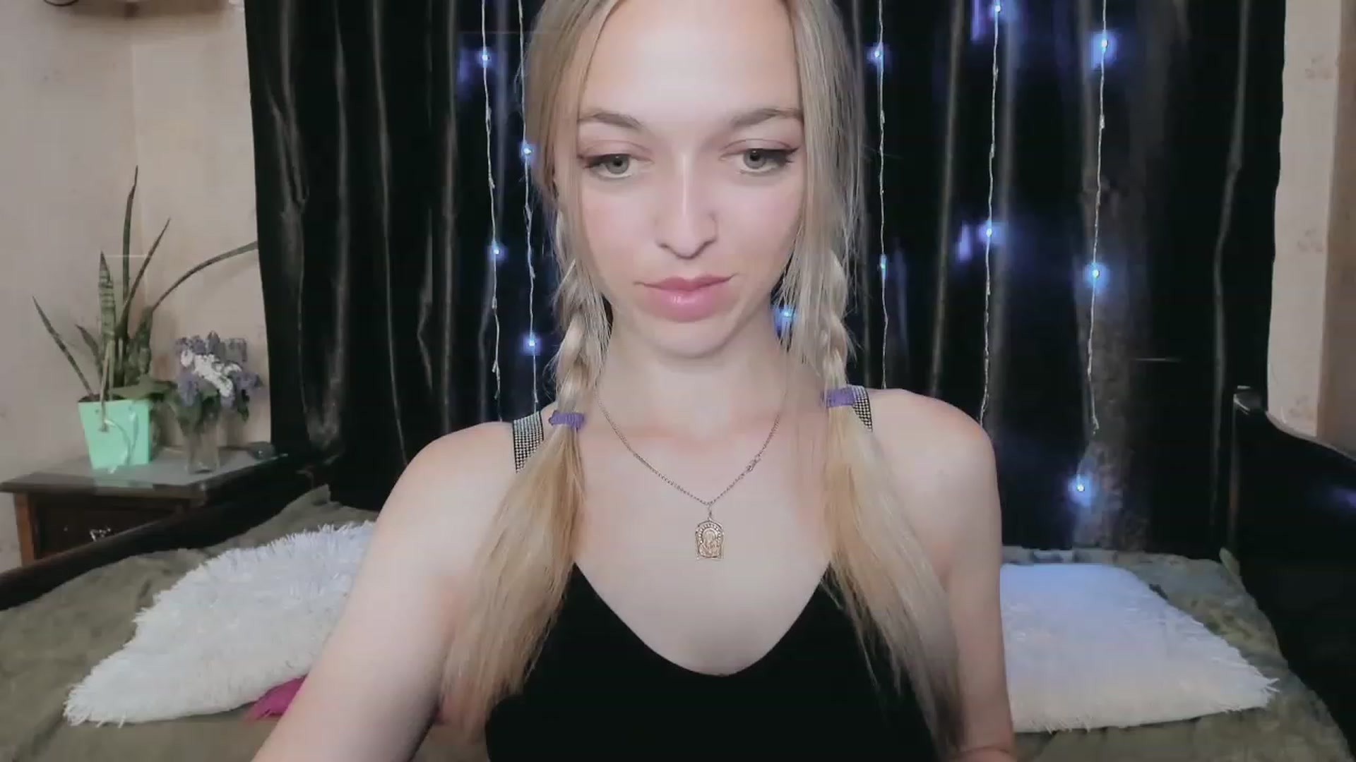 Gallery image thumbnail from Ambri_Lili's myfreecams stream on, 05/13/2023, 18:00 image 10 of 20