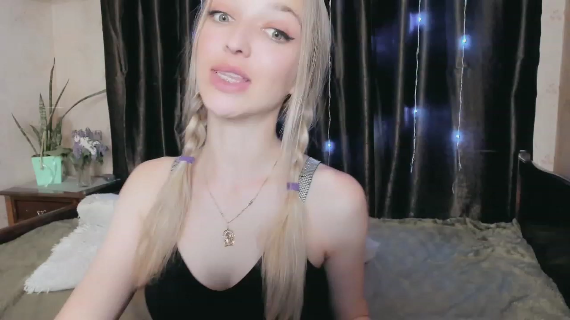 Gallery image thumbnail from Ambri_Lili's myfreecams stream on, 05/13/2023, 18:00 image 15 of 20