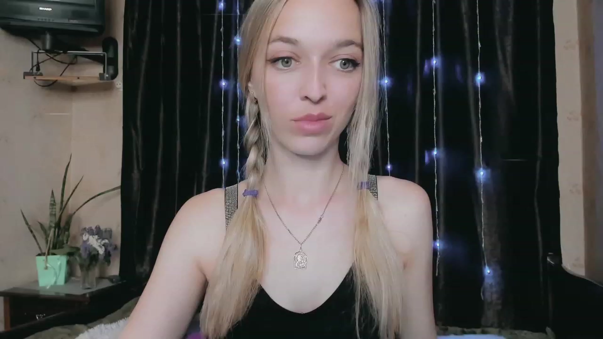 Gallery image thumbnail from Ambri_Lili's myfreecams stream on, 05/13/2023, 18:00 image 7 of 20