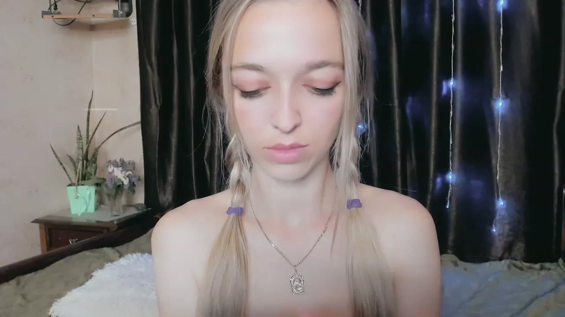 Gallery image thumbnail from Ambri_Lili's myfreecams stream on, 05/13/2023, 19:08 image 8 of 20