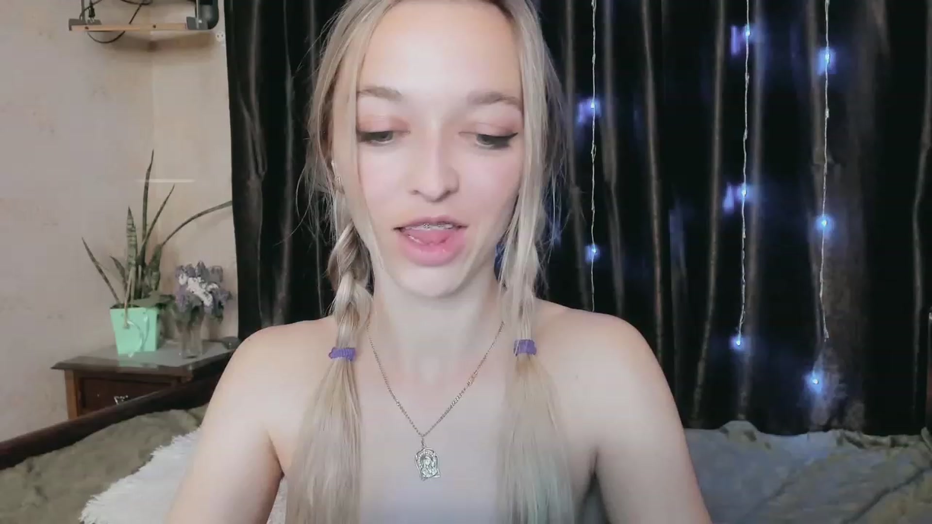 Gallery image thumbnail from Ambri_Lili's myfreecams stream on, 05/13/2023, 19:08 image 13 of 20
