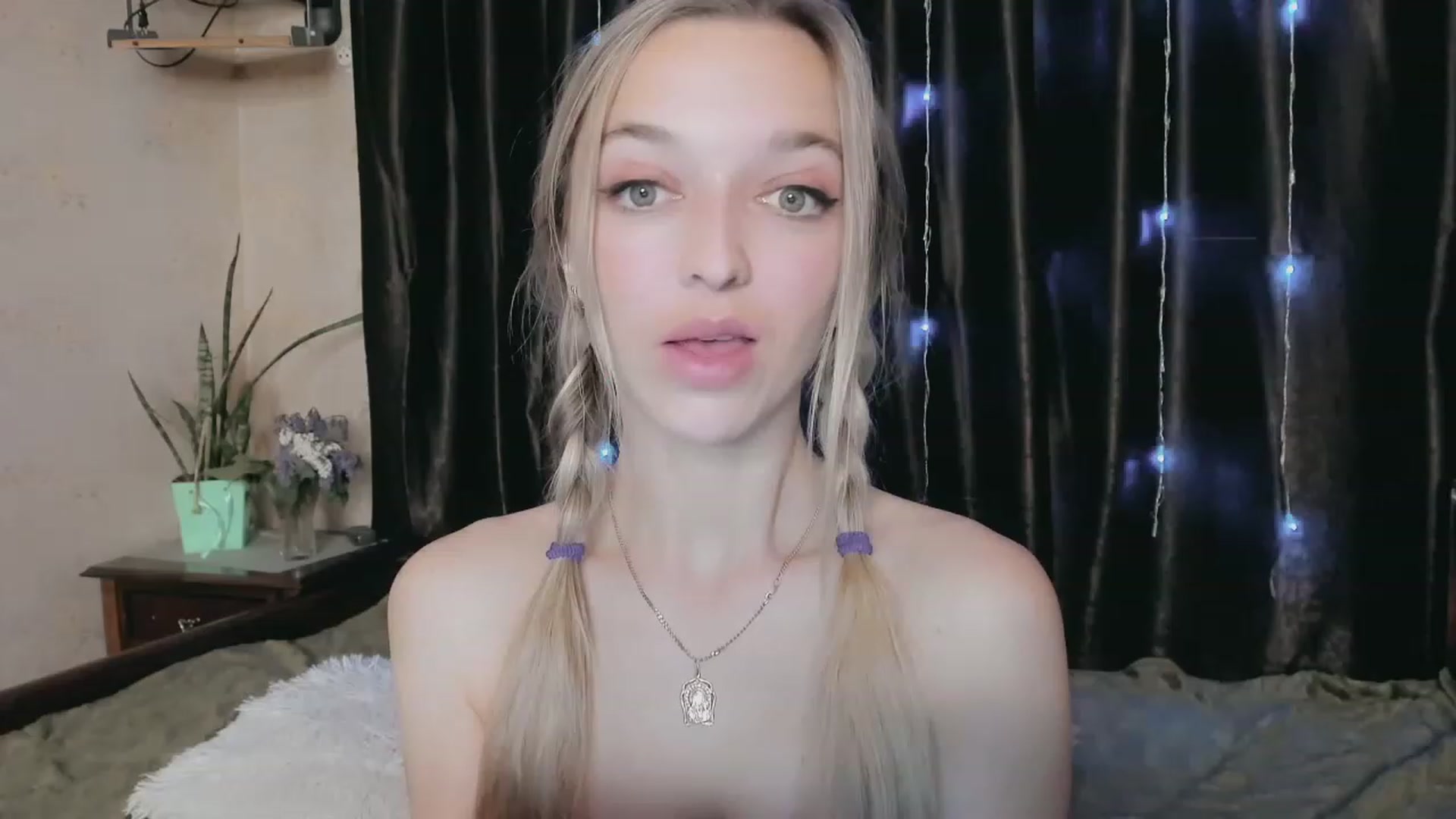 Gallery image thumbnail from Ambri_Lili's myfreecams stream on, 05/13/2023, 19:08 image 14 of 20